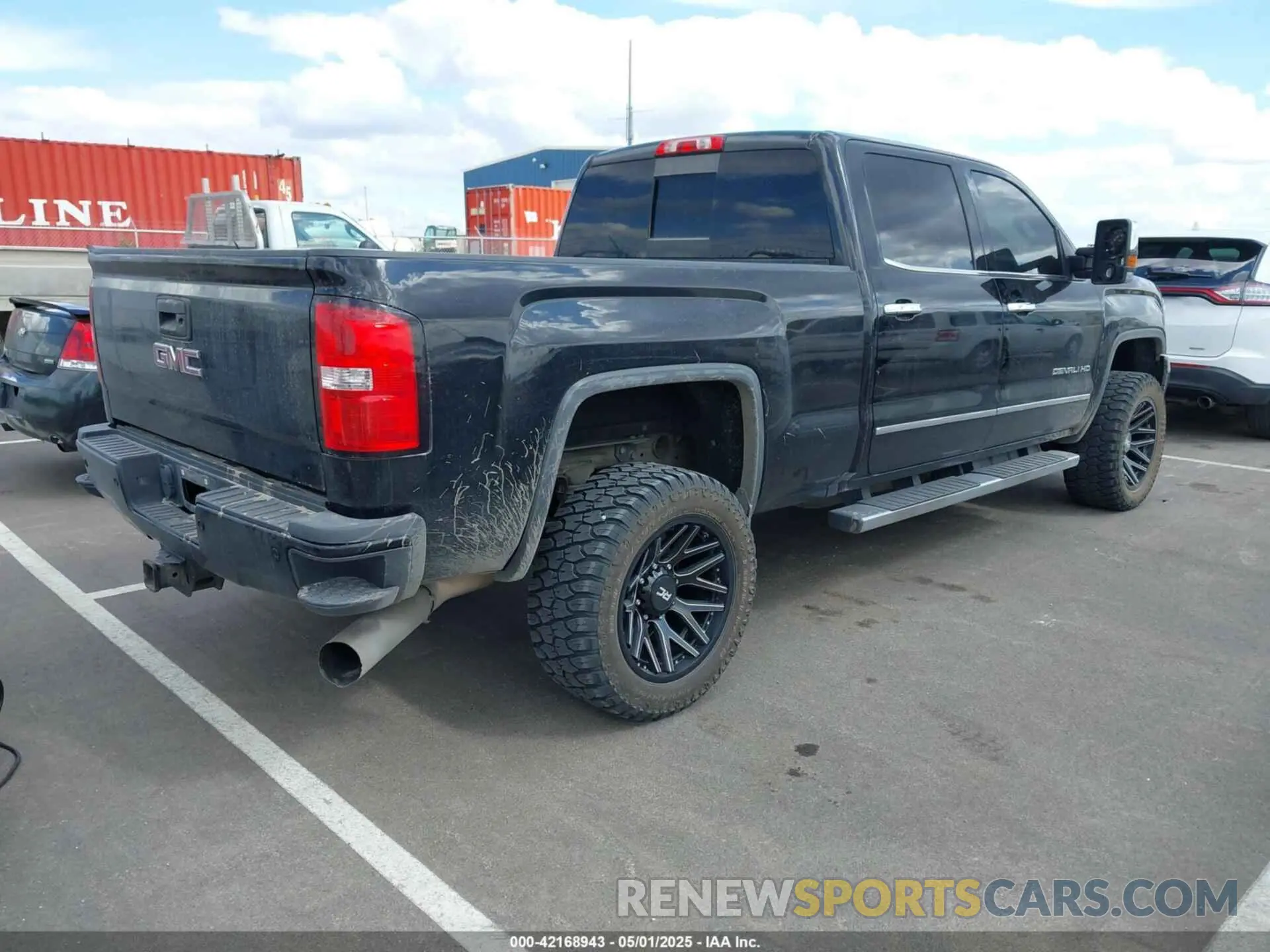 4 Photograph of a damaged car 1GT12SEY2KF232138 GMC SIERRA 2500HD 2019