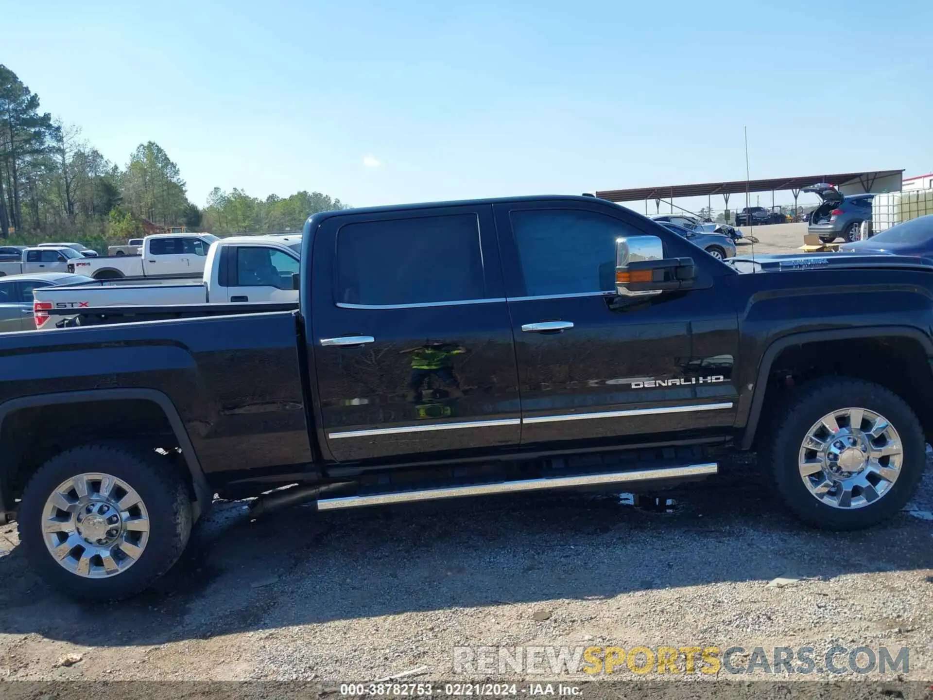 14 Photograph of a damaged car 1GT12SEY3KF207121 GMC SIERRA 2500HD 2019
