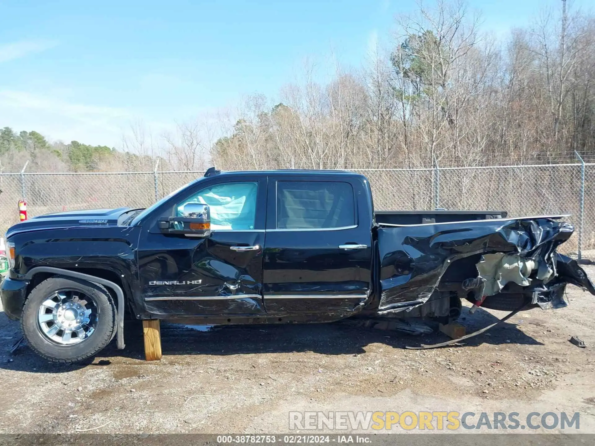 15 Photograph of a damaged car 1GT12SEY3KF207121 GMC SIERRA 2500HD 2019