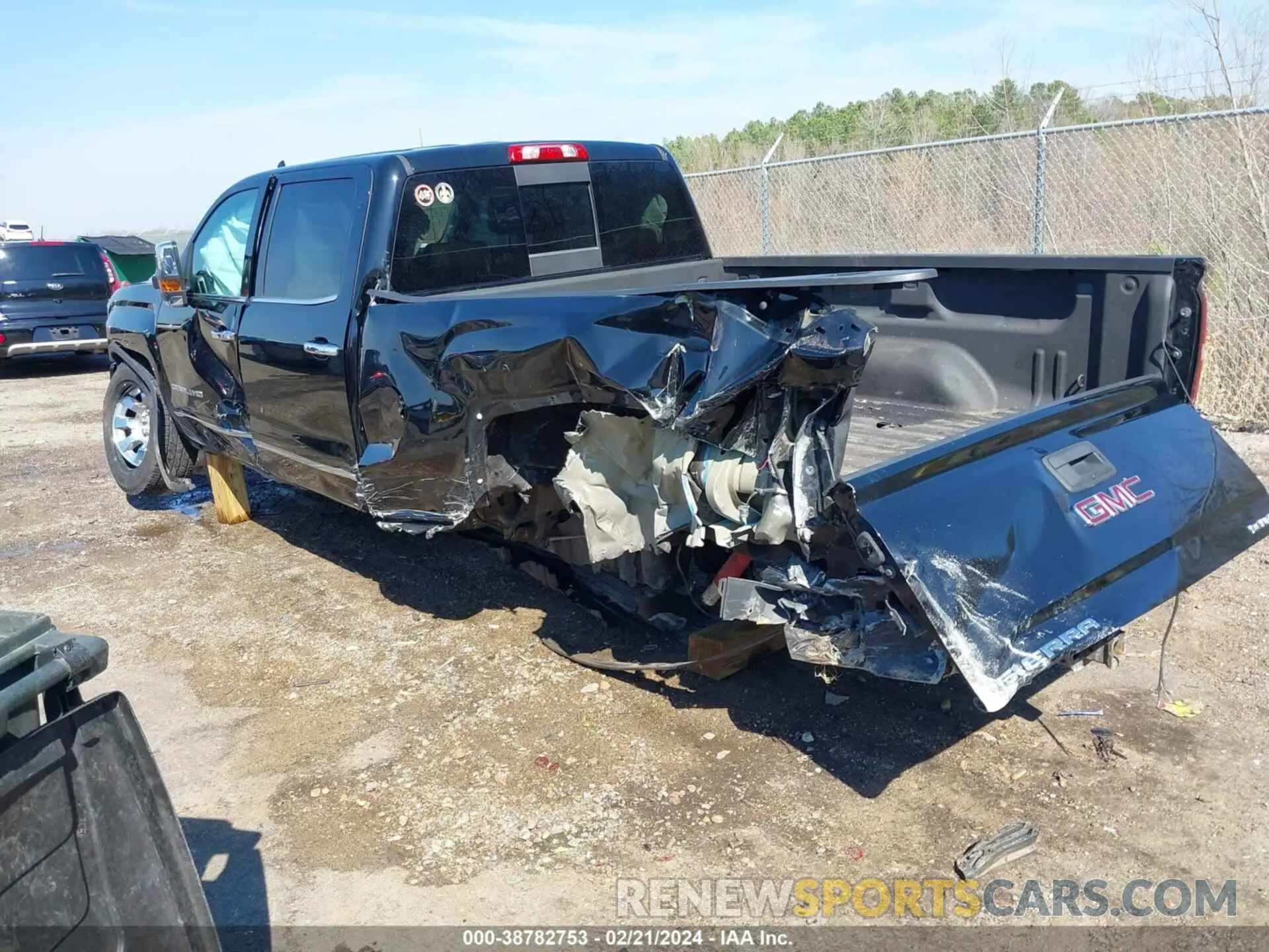 3 Photograph of a damaged car 1GT12SEY3KF207121 GMC SIERRA 2500HD 2019