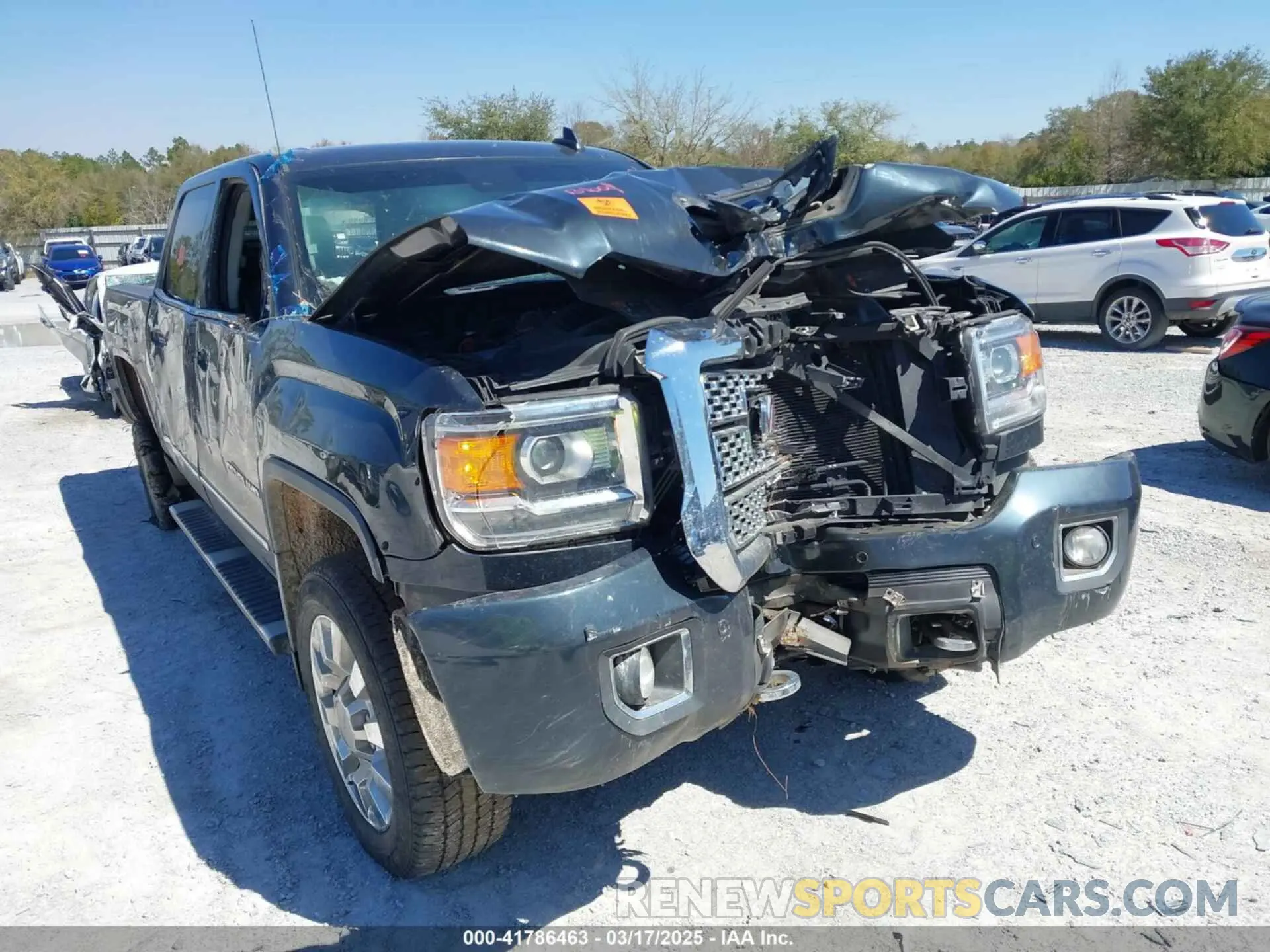 18 Photograph of a damaged car 1GT12SEY4KF172749 GMC SIERRA 2500HD 2019