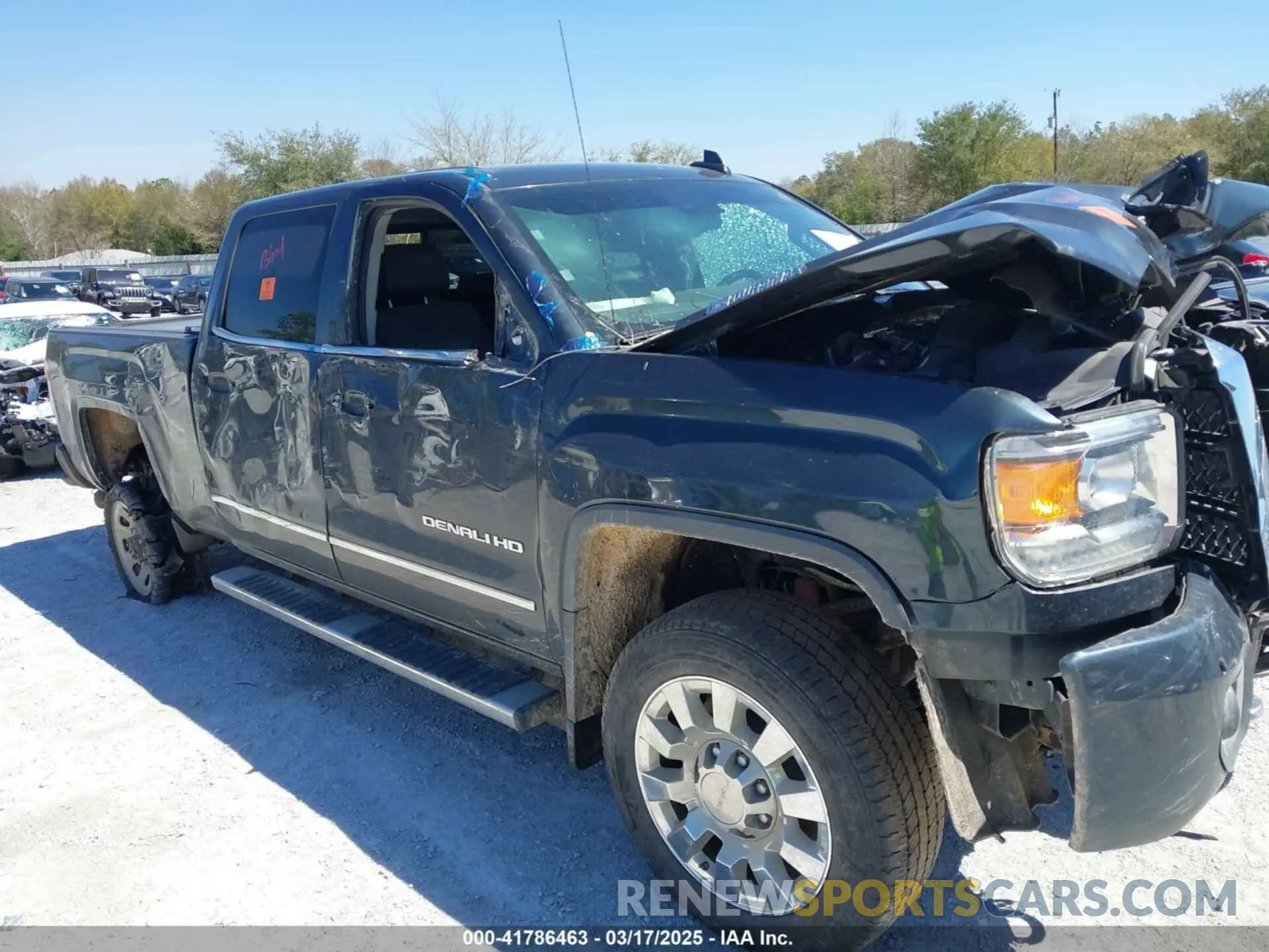 19 Photograph of a damaged car 1GT12SEY4KF172749 GMC SIERRA 2500HD 2019