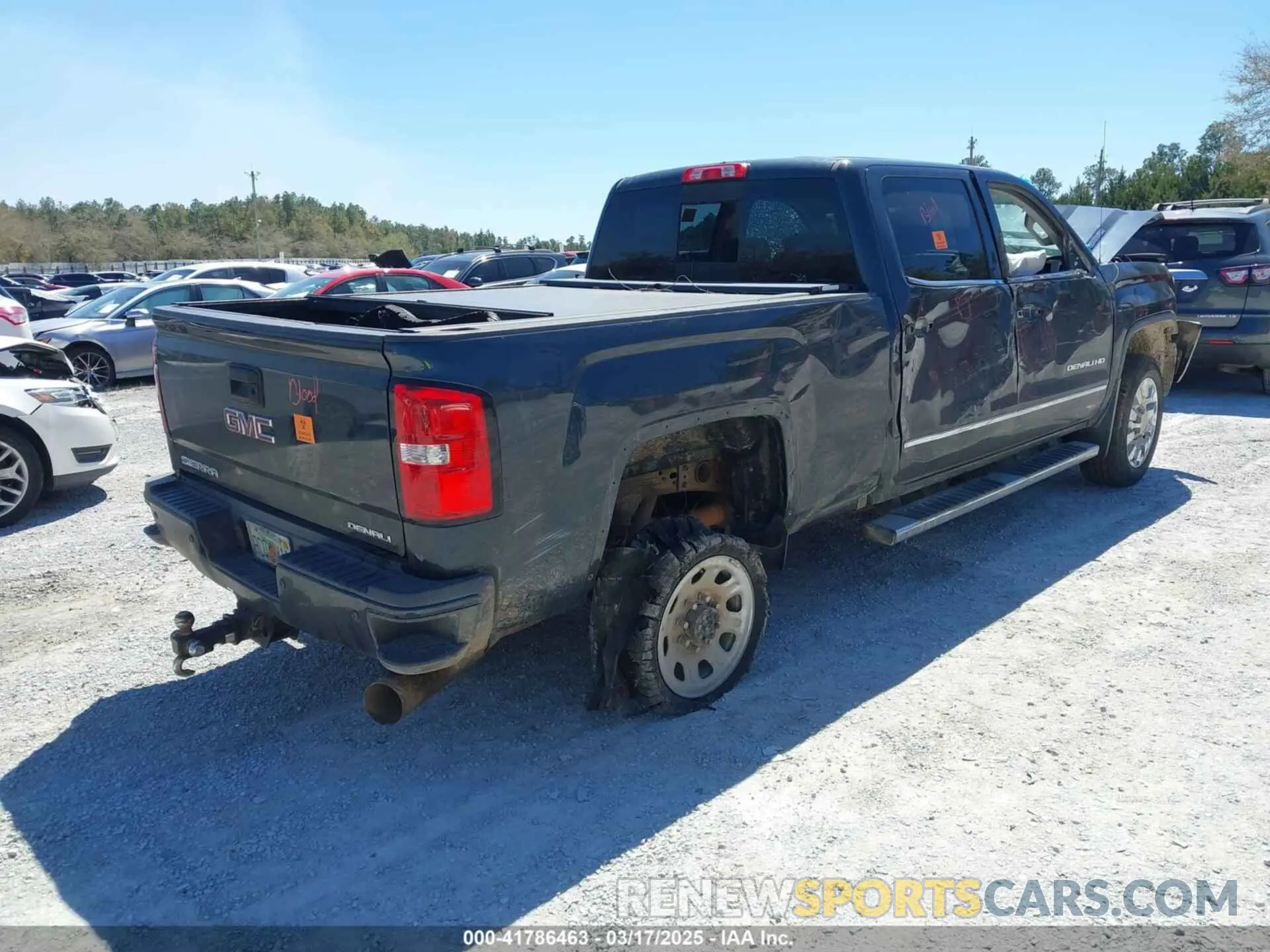 4 Photograph of a damaged car 1GT12SEY4KF172749 GMC SIERRA 2500HD 2019
