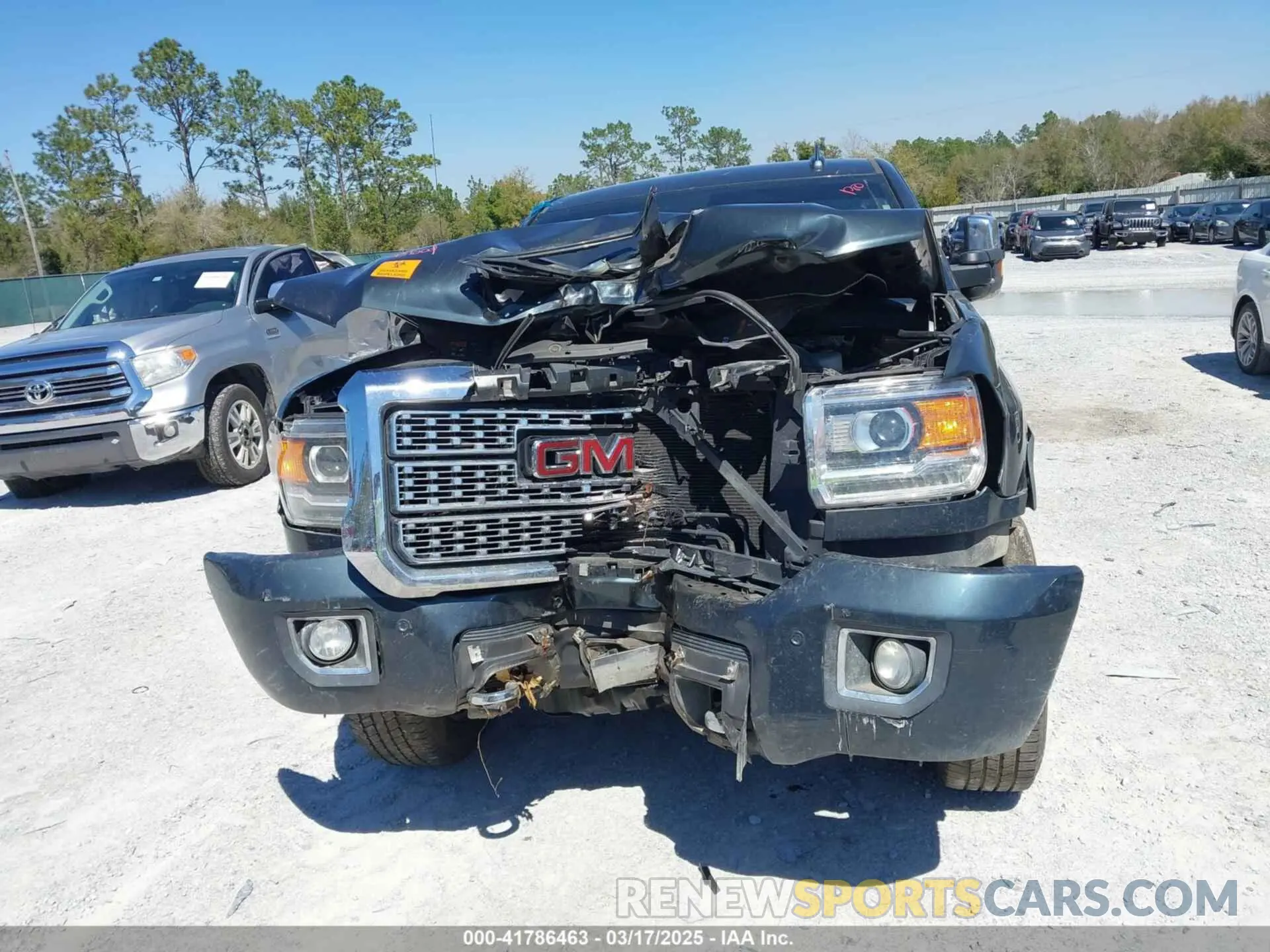 6 Photograph of a damaged car 1GT12SEY4KF172749 GMC SIERRA 2500HD 2019