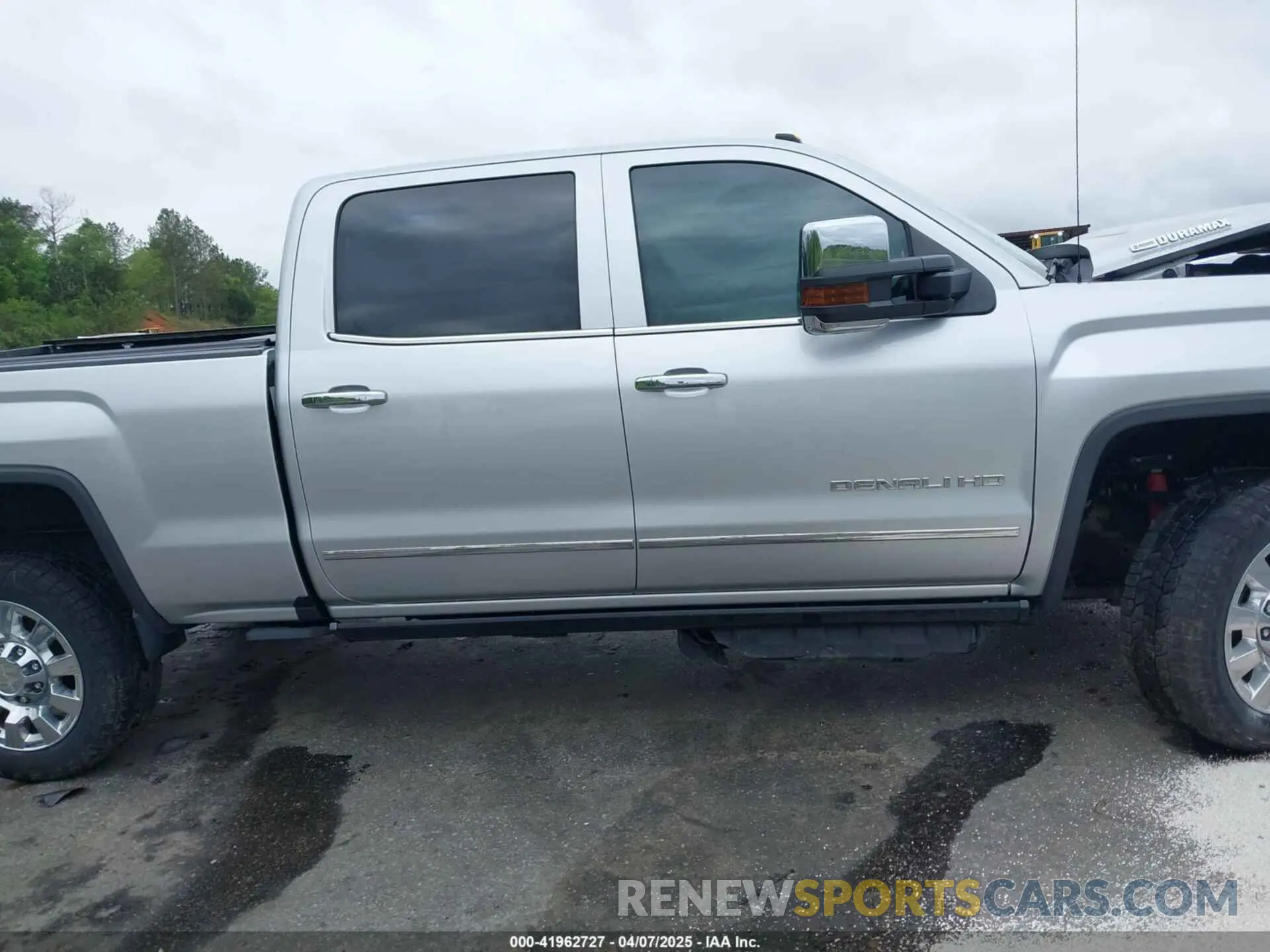 14 Photograph of a damaged car 1GT12SEY4KF243612 GMC SIERRA 2500HD 2019