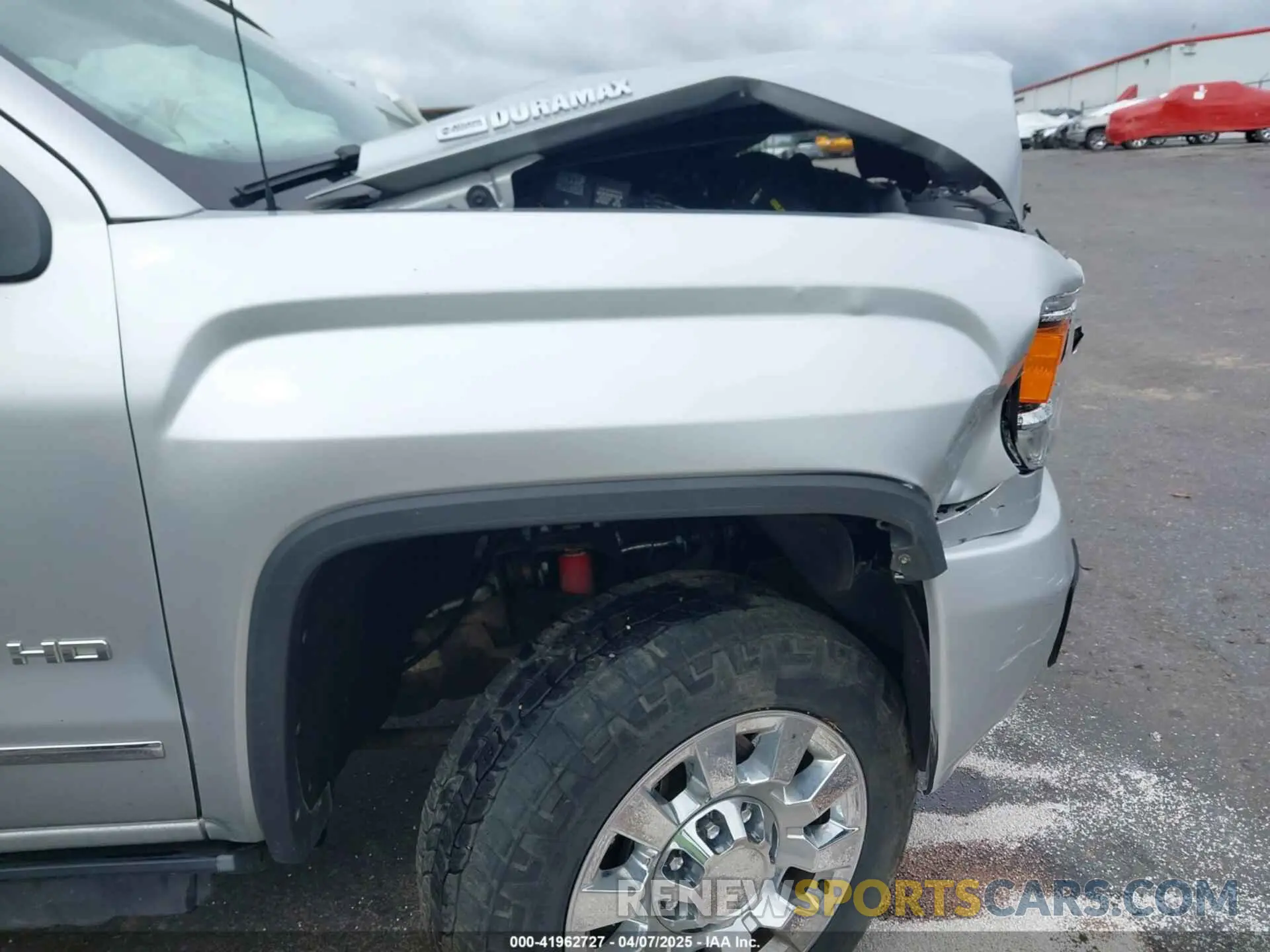 18 Photograph of a damaged car 1GT12SEY4KF243612 GMC SIERRA 2500HD 2019