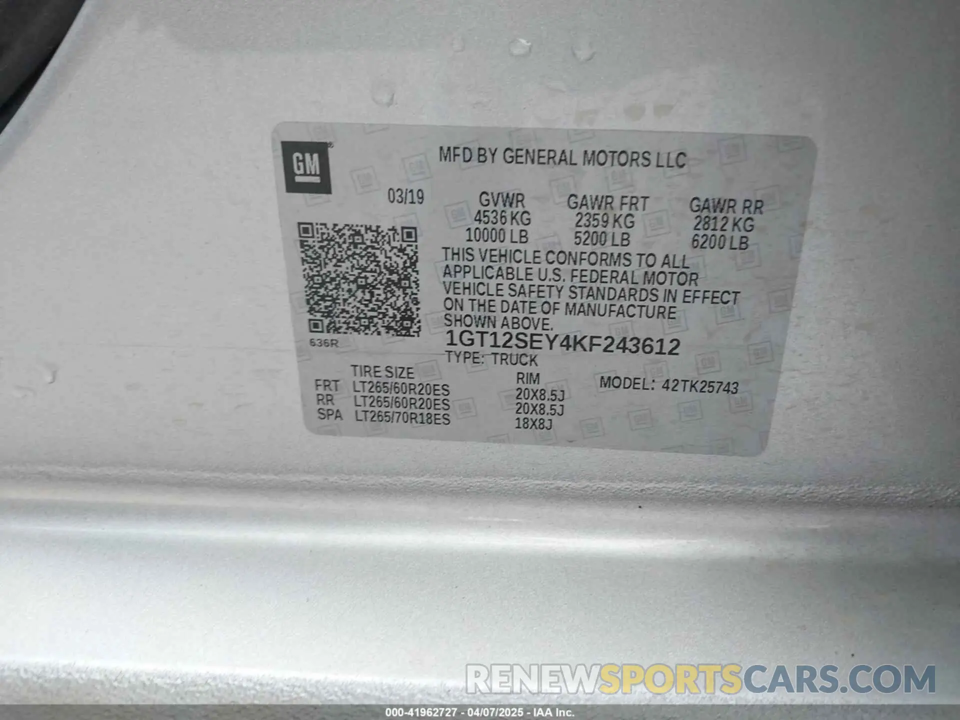 9 Photograph of a damaged car 1GT12SEY4KF243612 GMC SIERRA 2500HD 2019
