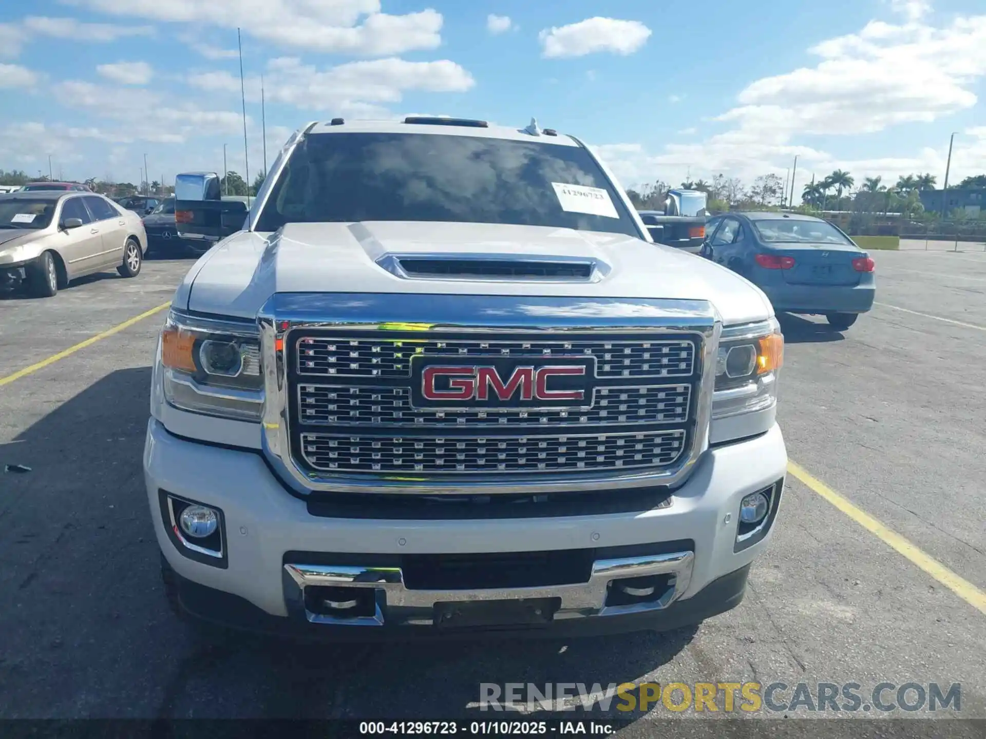 12 Photograph of a damaged car 1GT12SEY5KF201109 GMC SIERRA 2500HD 2019