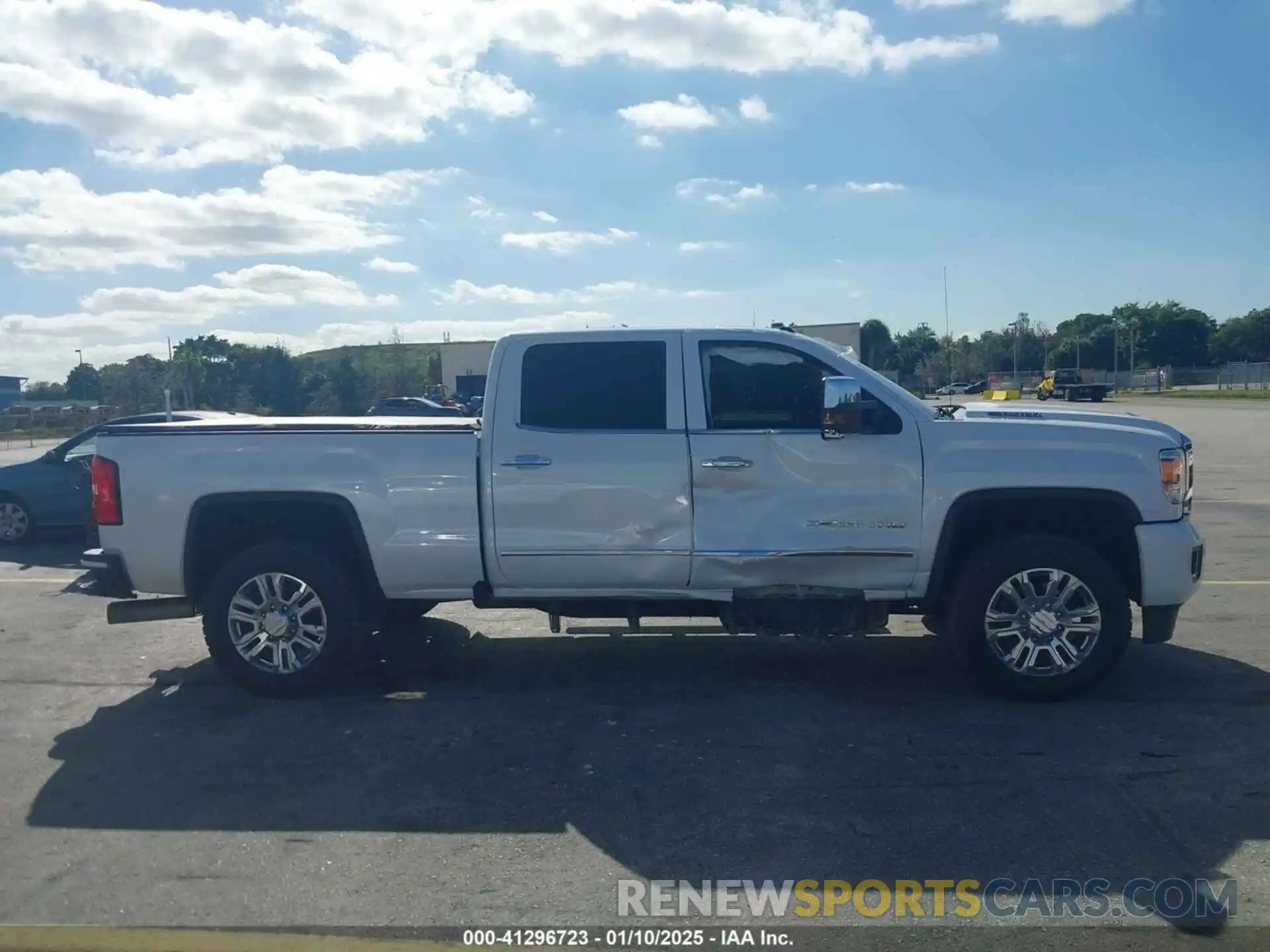 13 Photograph of a damaged car 1GT12SEY5KF201109 GMC SIERRA 2500HD 2019