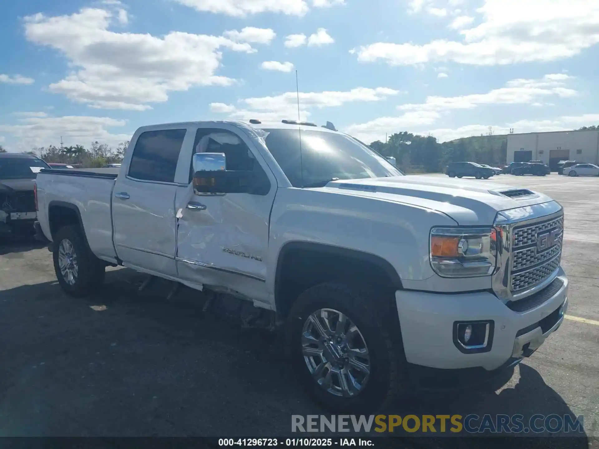 6 Photograph of a damaged car 1GT12SEY5KF201109 GMC SIERRA 2500HD 2019