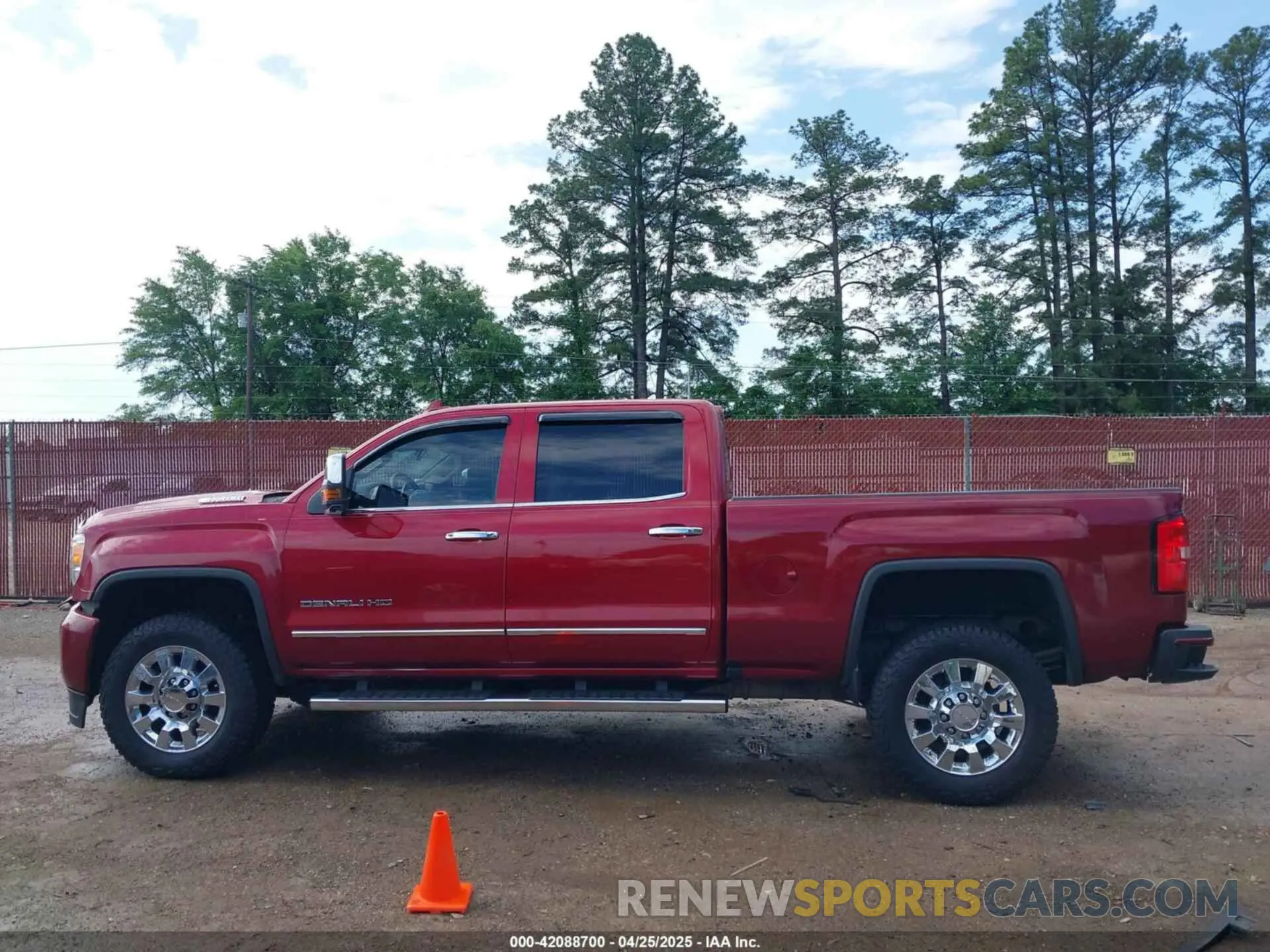 14 Photograph of a damaged car 1GT12SEY6KF104047 GMC SIERRA 2500HD 2019