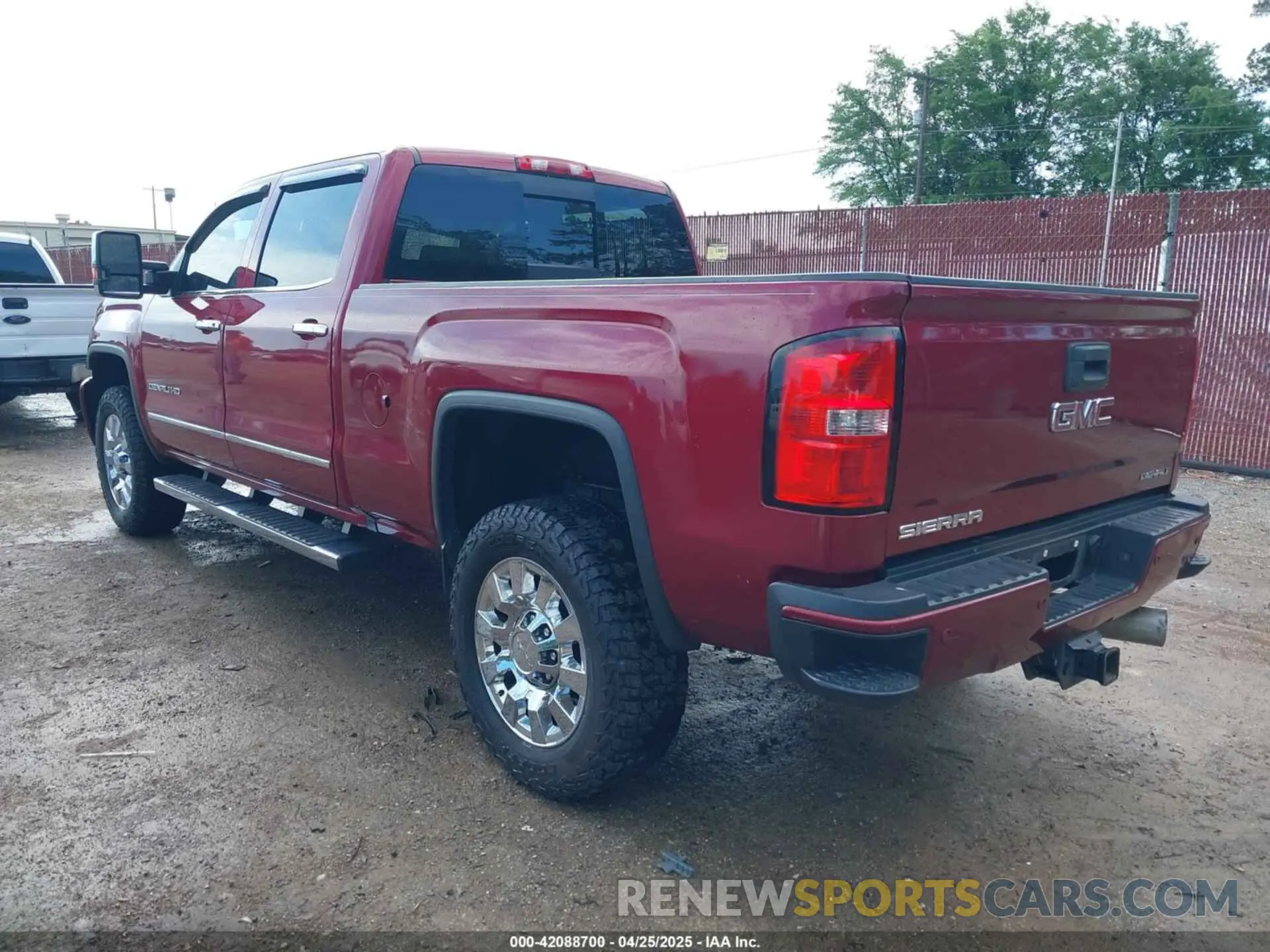 3 Photograph of a damaged car 1GT12SEY6KF104047 GMC SIERRA 2500HD 2019