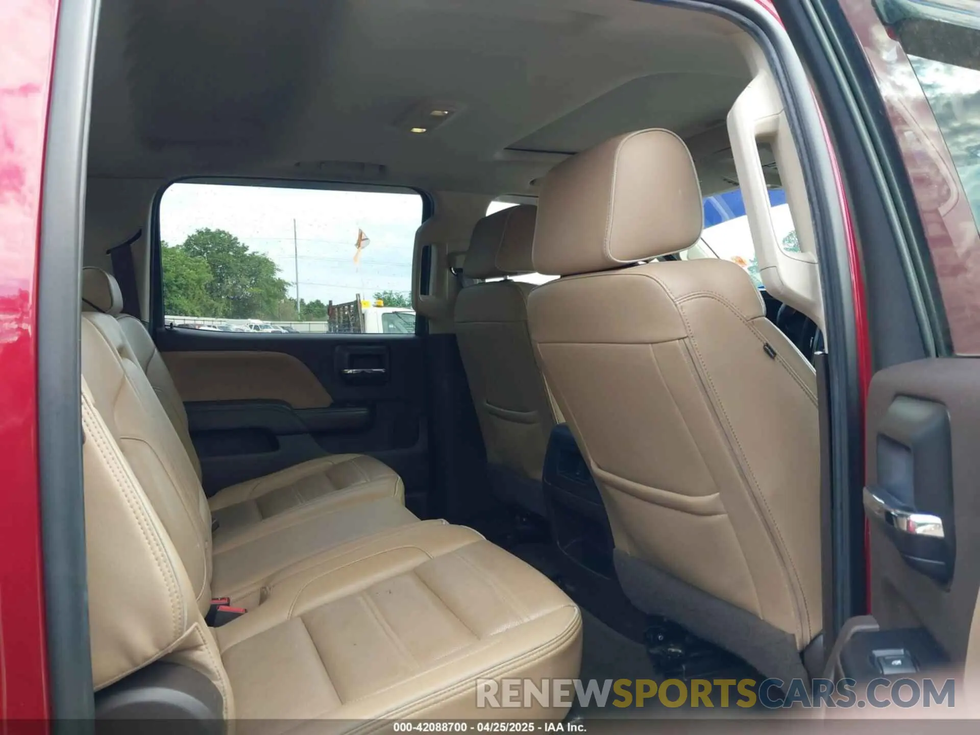 8 Photograph of a damaged car 1GT12SEY6KF104047 GMC SIERRA 2500HD 2019