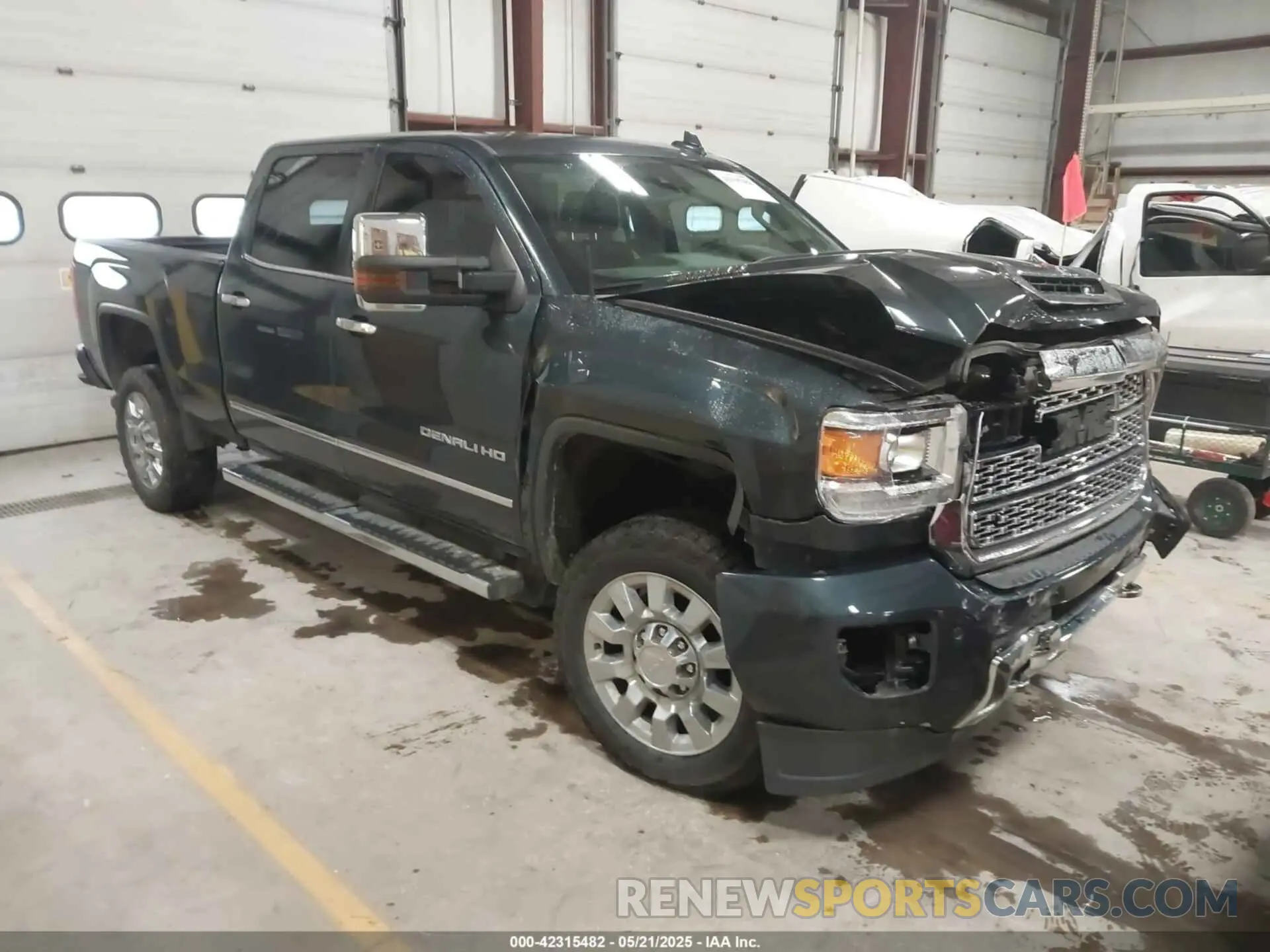 1 Photograph of a damaged car 1GT12SEY8KF114921 GMC SIERRA 2500HD 2019