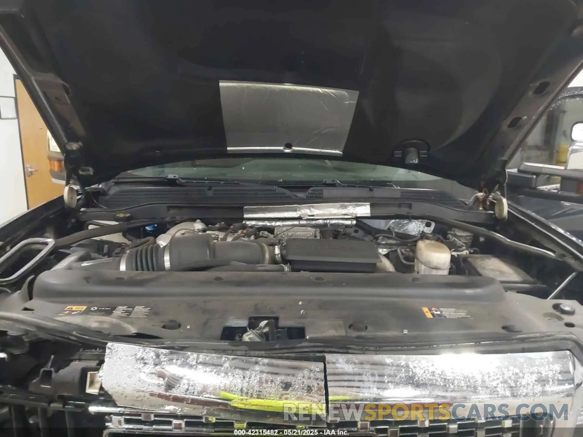 10 Photograph of a damaged car 1GT12SEY8KF114921 GMC SIERRA 2500HD 2019