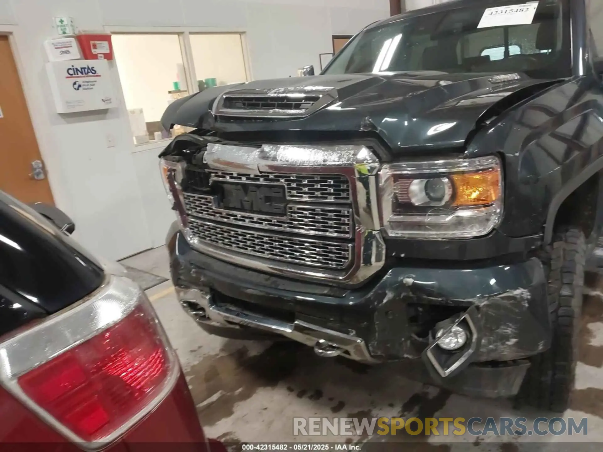 12 Photograph of a damaged car 1GT12SEY8KF114921 GMC SIERRA 2500HD 2019