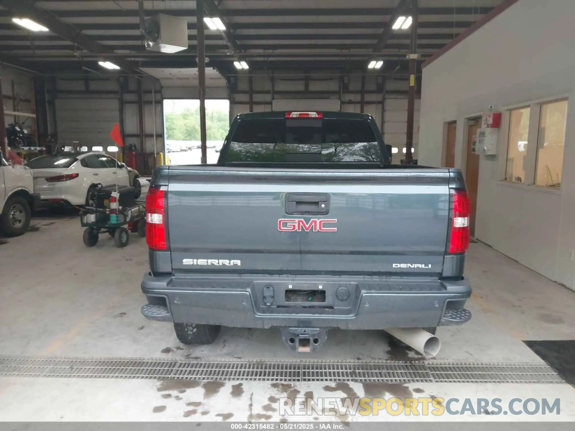 16 Photograph of a damaged car 1GT12SEY8KF114921 GMC SIERRA 2500HD 2019