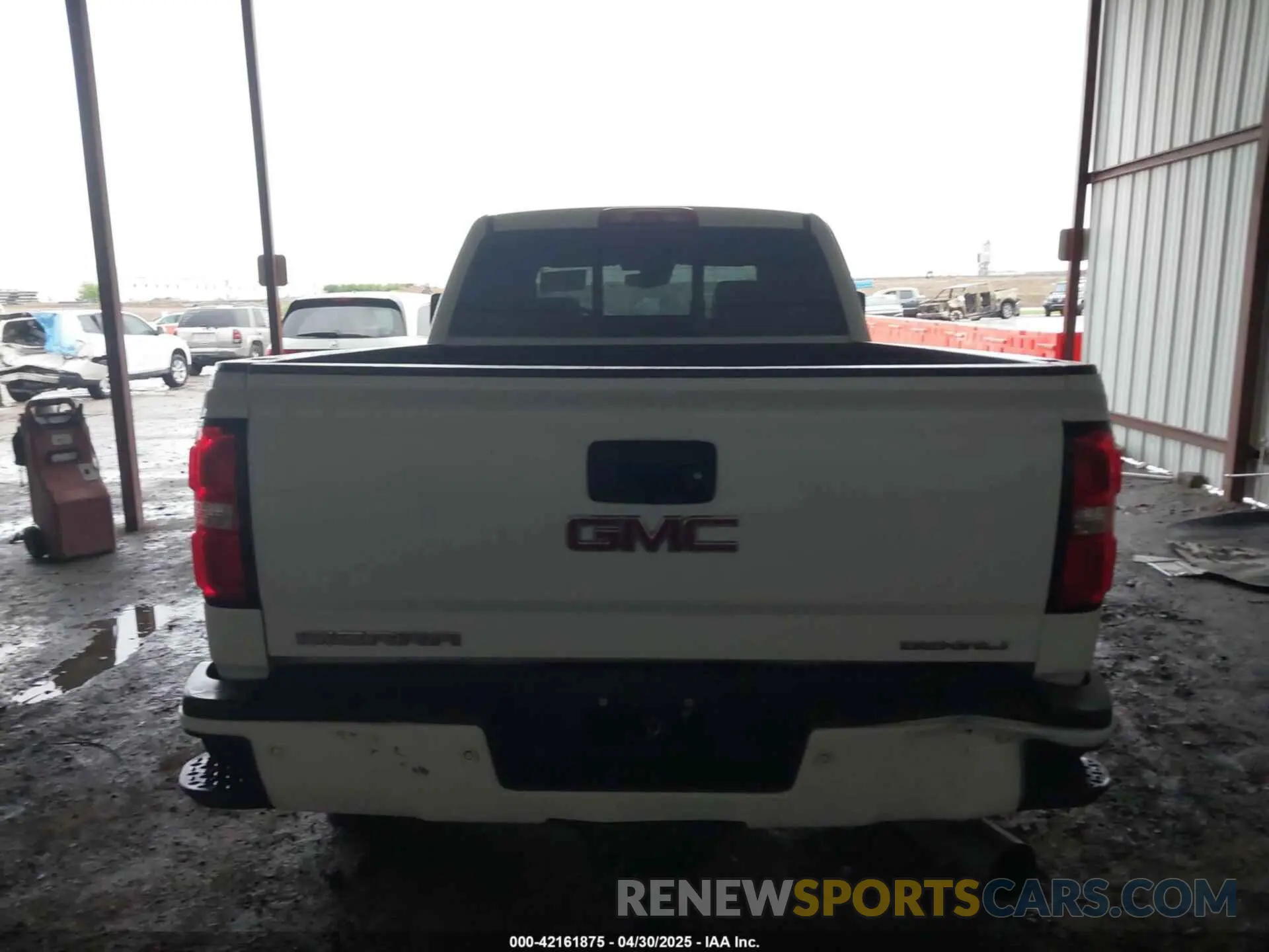 16 Photograph of a damaged car 1GT12SEY8KF115759 GMC SIERRA 2500HD 2019