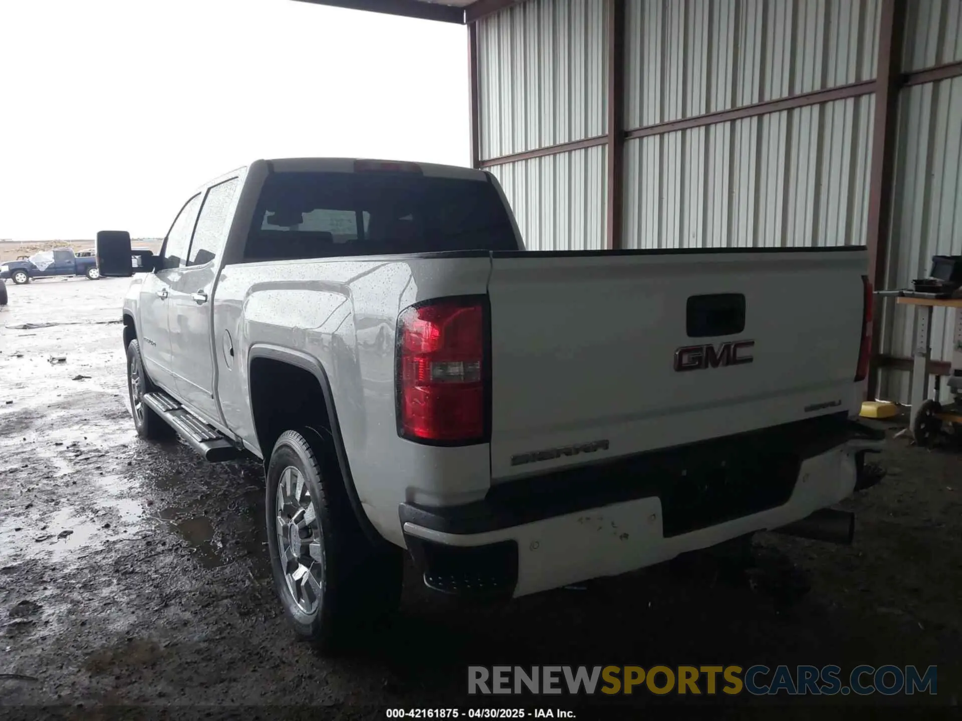 3 Photograph of a damaged car 1GT12SEY8KF115759 GMC SIERRA 2500HD 2019