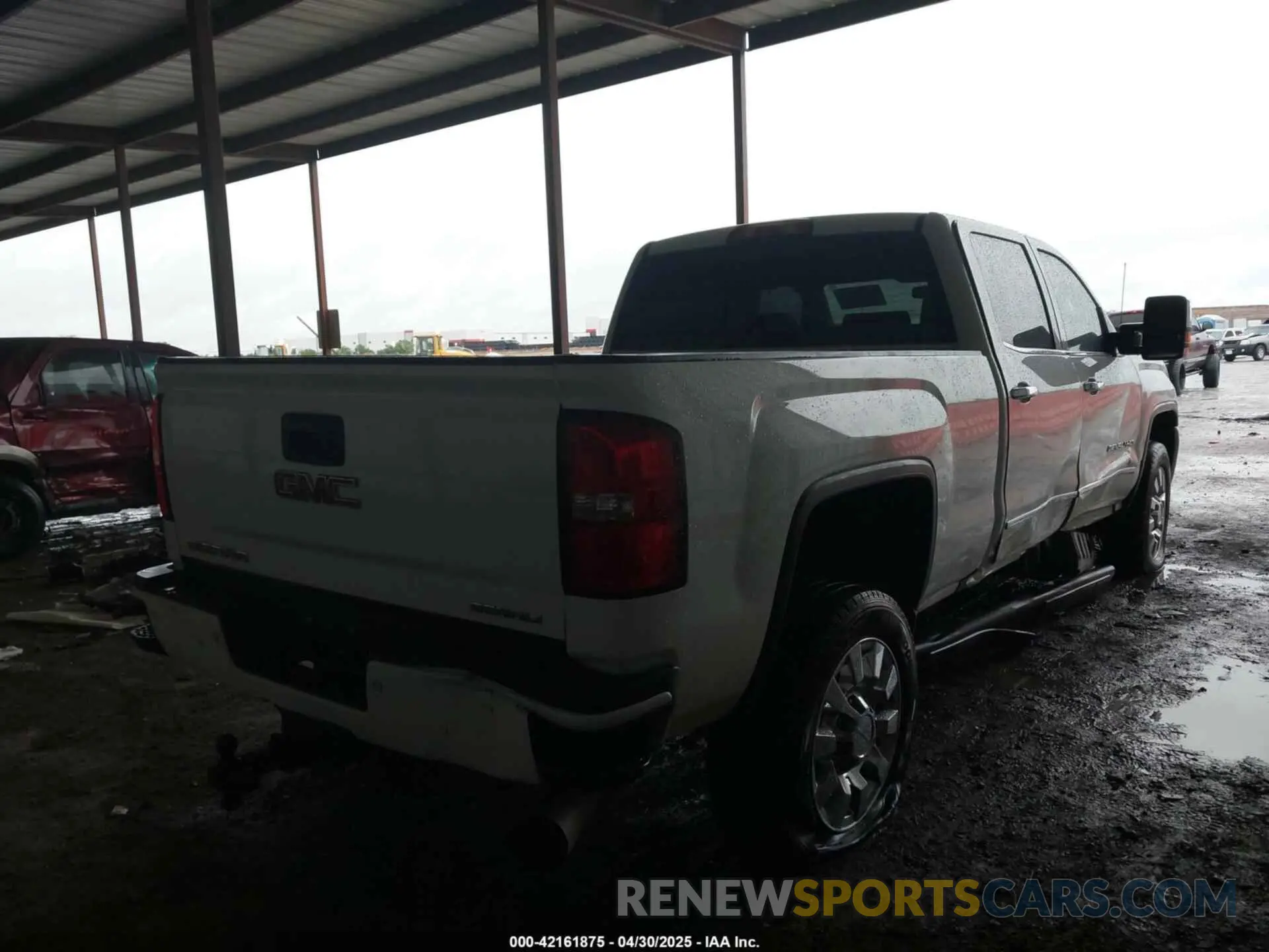 4 Photograph of a damaged car 1GT12SEY8KF115759 GMC SIERRA 2500HD 2019