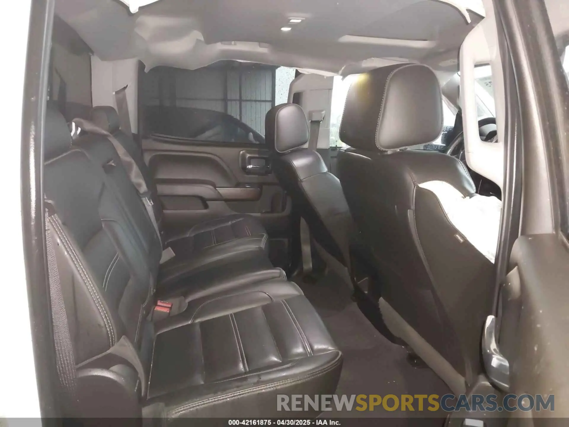 8 Photograph of a damaged car 1GT12SEY8KF115759 GMC SIERRA 2500HD 2019
