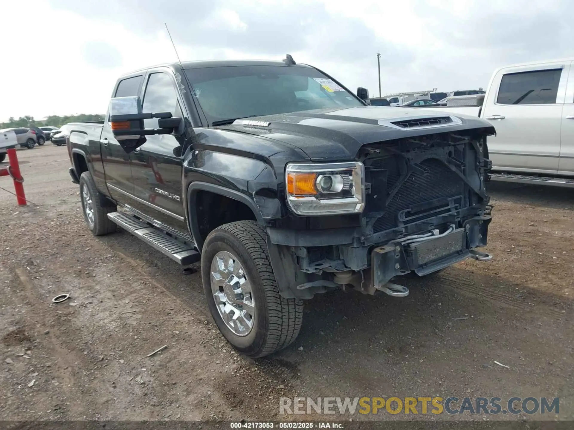 1 Photograph of a damaged car 1GT12SEY8KF175797 GMC SIERRA 2500HD 2019