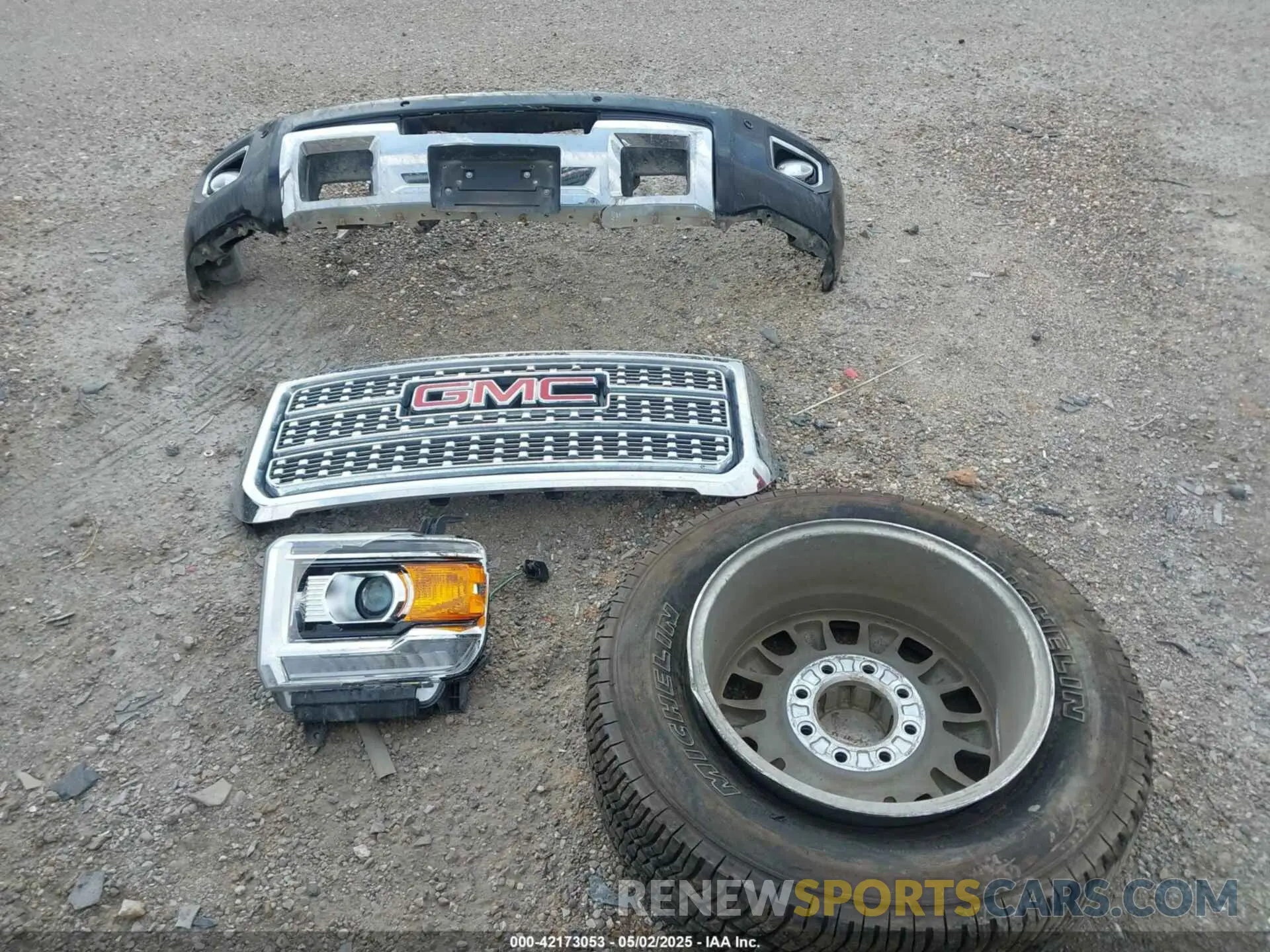 12 Photograph of a damaged car 1GT12SEY8KF175797 GMC SIERRA 2500HD 2019