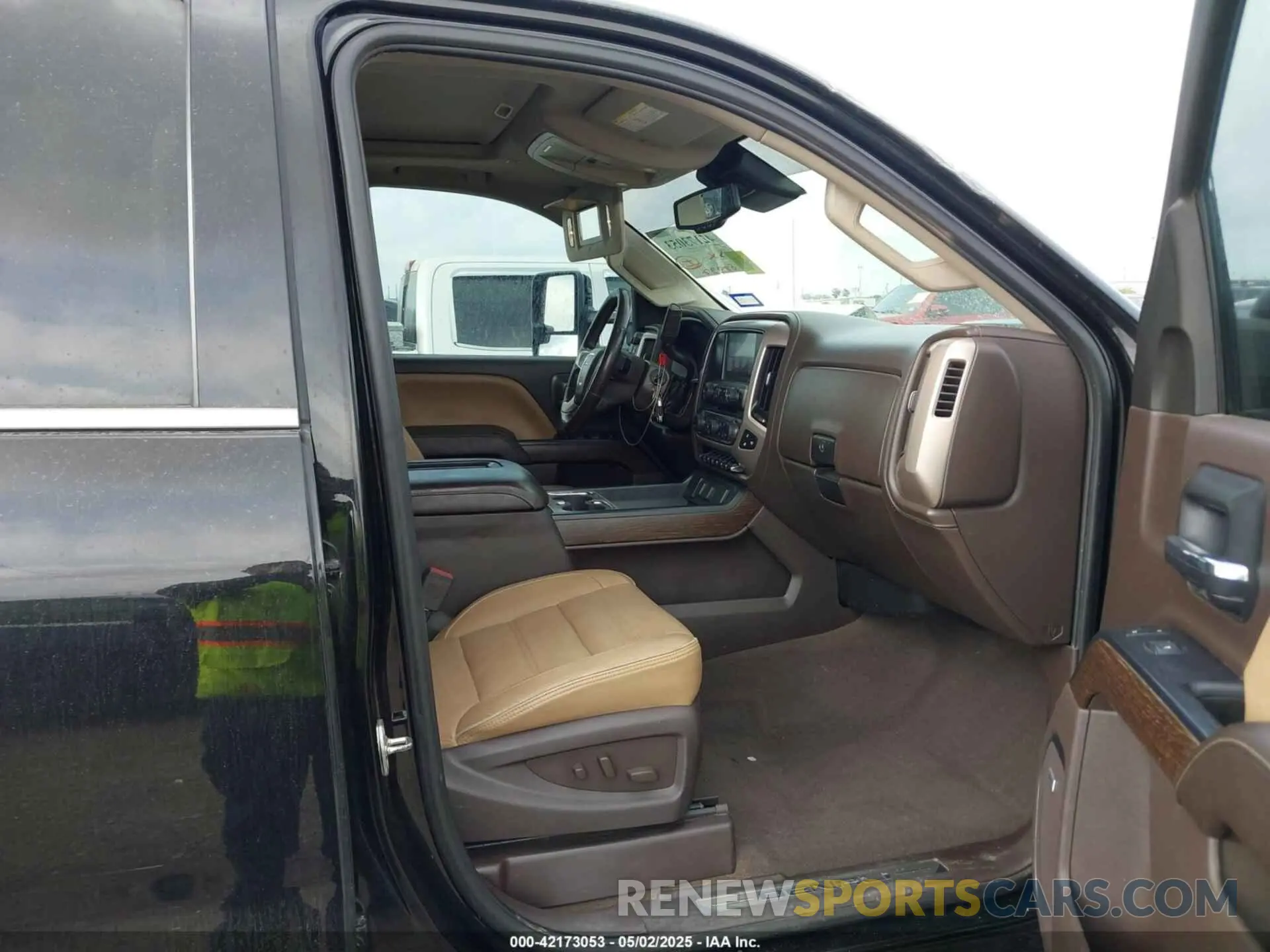 5 Photograph of a damaged car 1GT12SEY8KF175797 GMC SIERRA 2500HD 2019