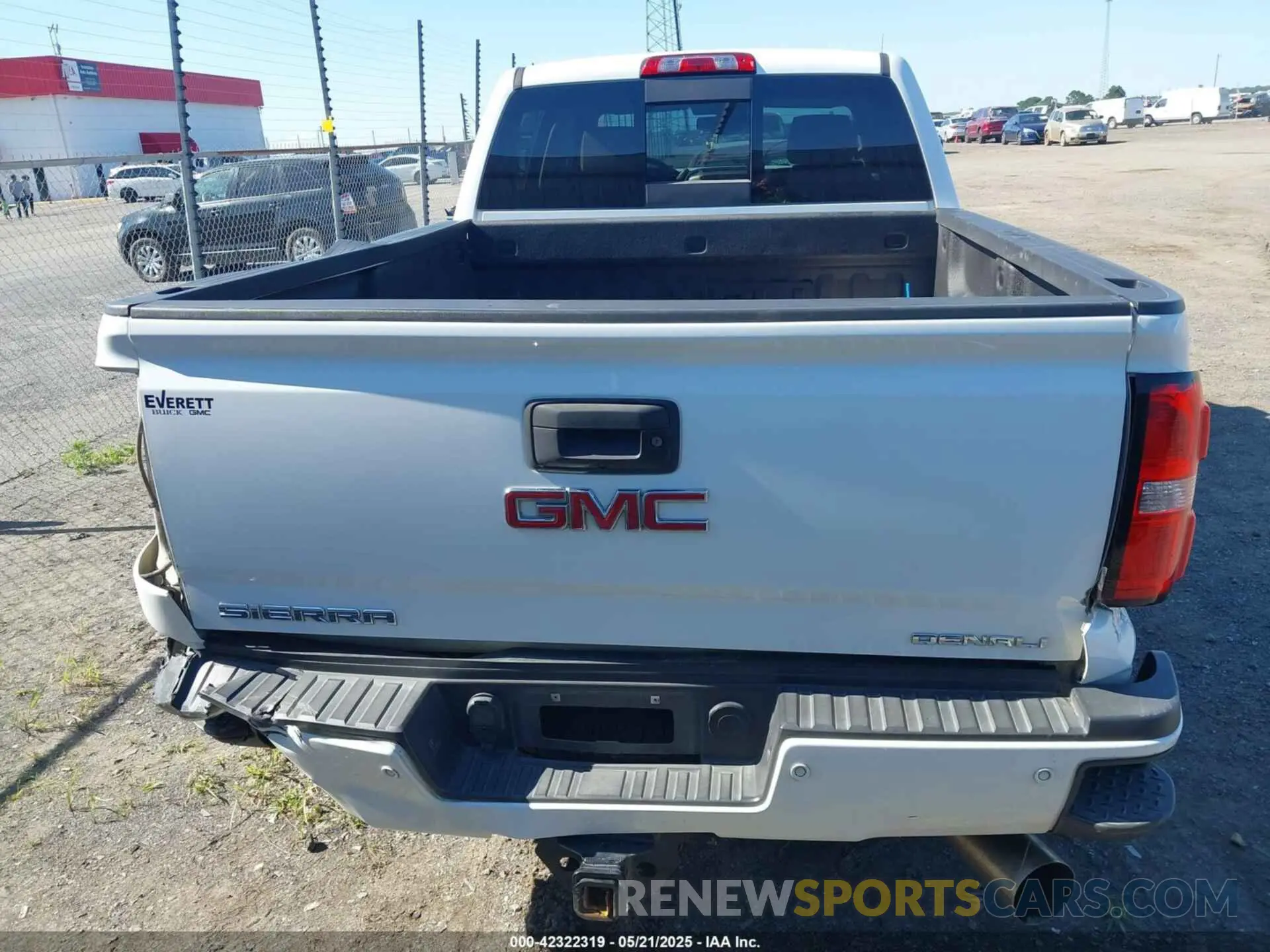 18 Photograph of a damaged car 1GT12SEY9KF116287 GMC SIERRA 2500HD 2019
