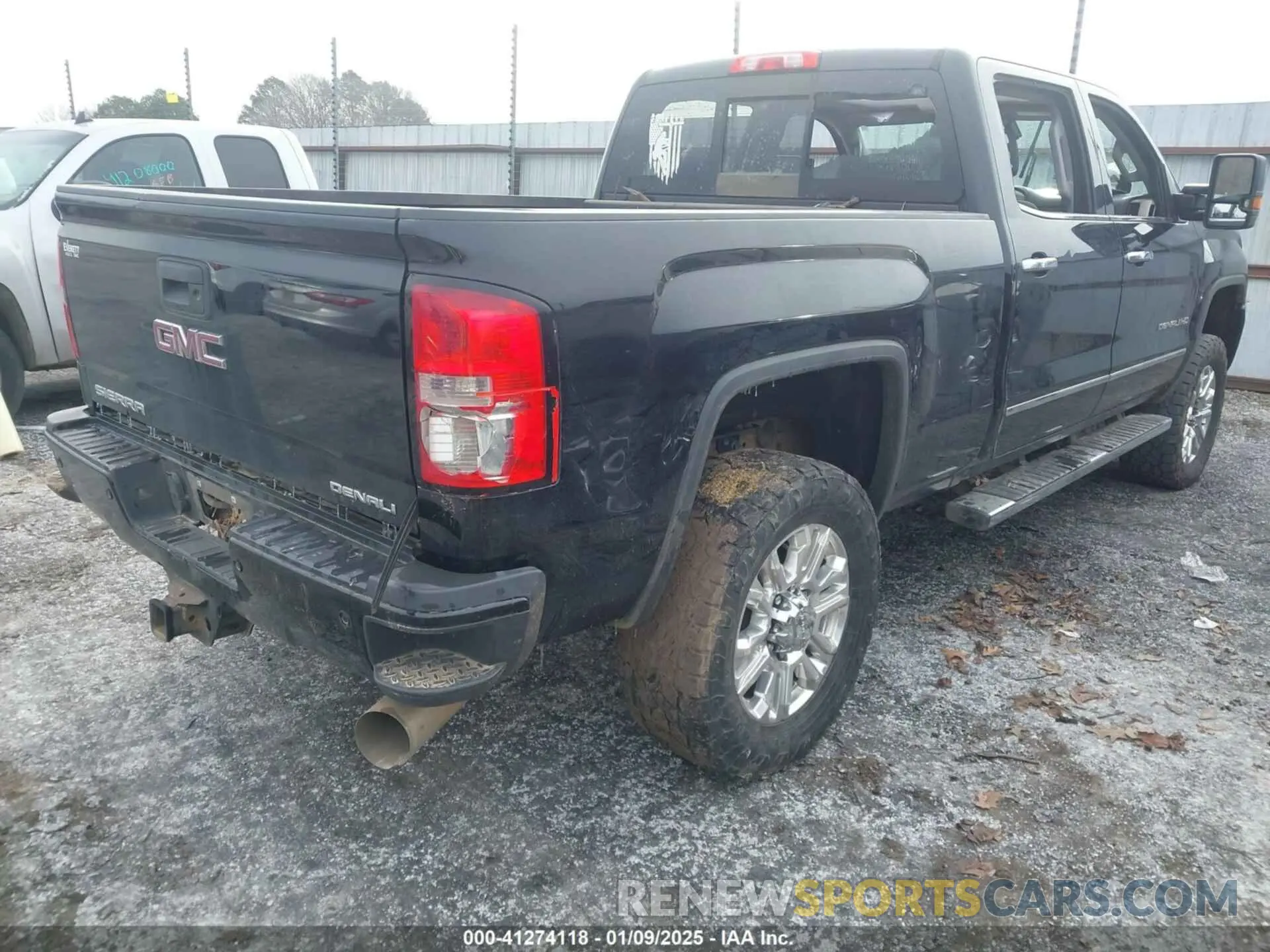 4 Photograph of a damaged car 1GT12SEY9KF137673 GMC SIERRA 2500HD 2019