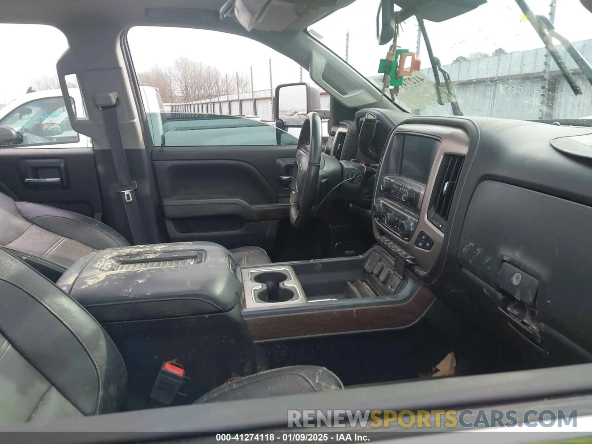 5 Photograph of a damaged car 1GT12SEY9KF137673 GMC SIERRA 2500HD 2019