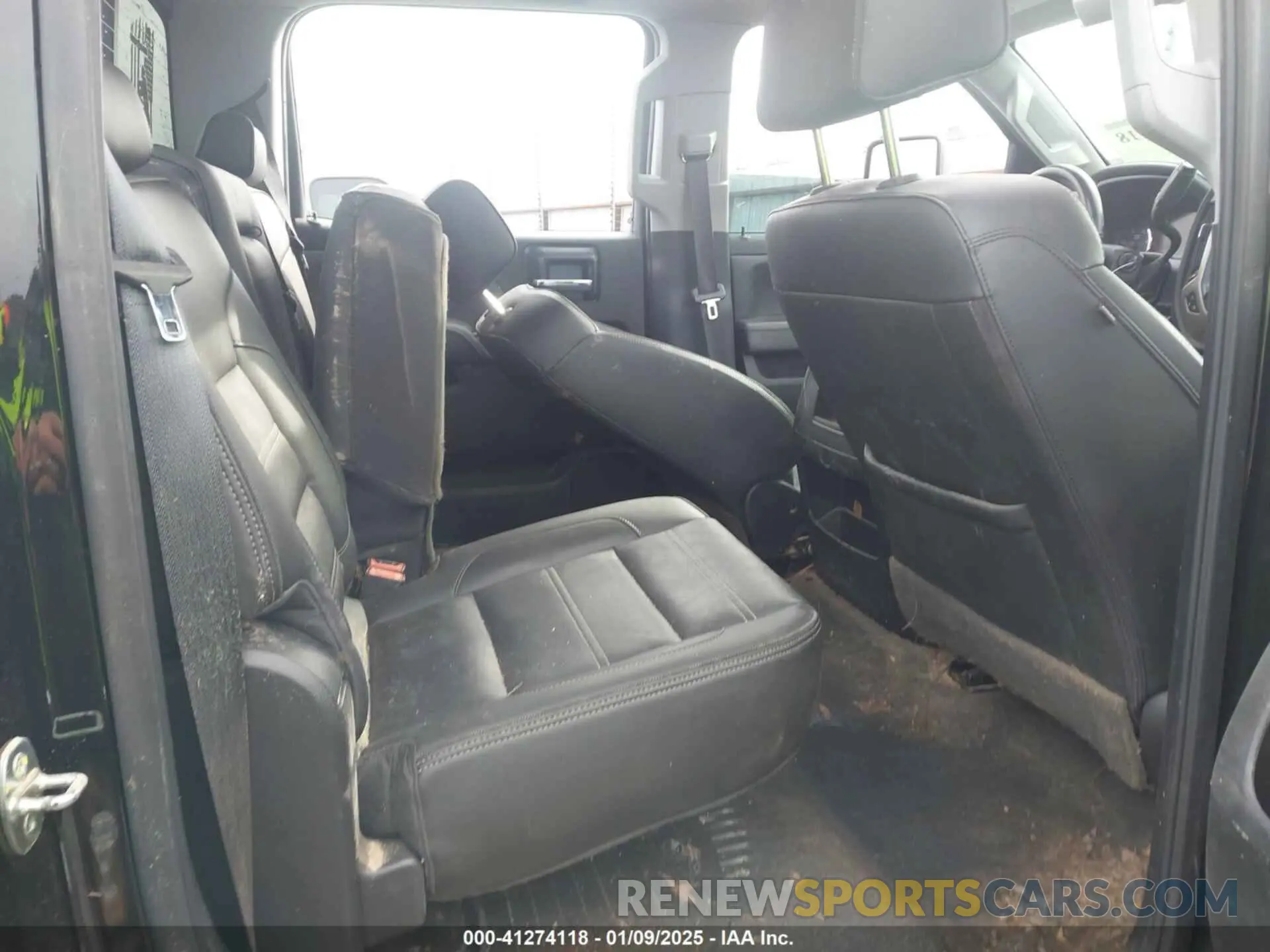 8 Photograph of a damaged car 1GT12SEY9KF137673 GMC SIERRA 2500HD 2019