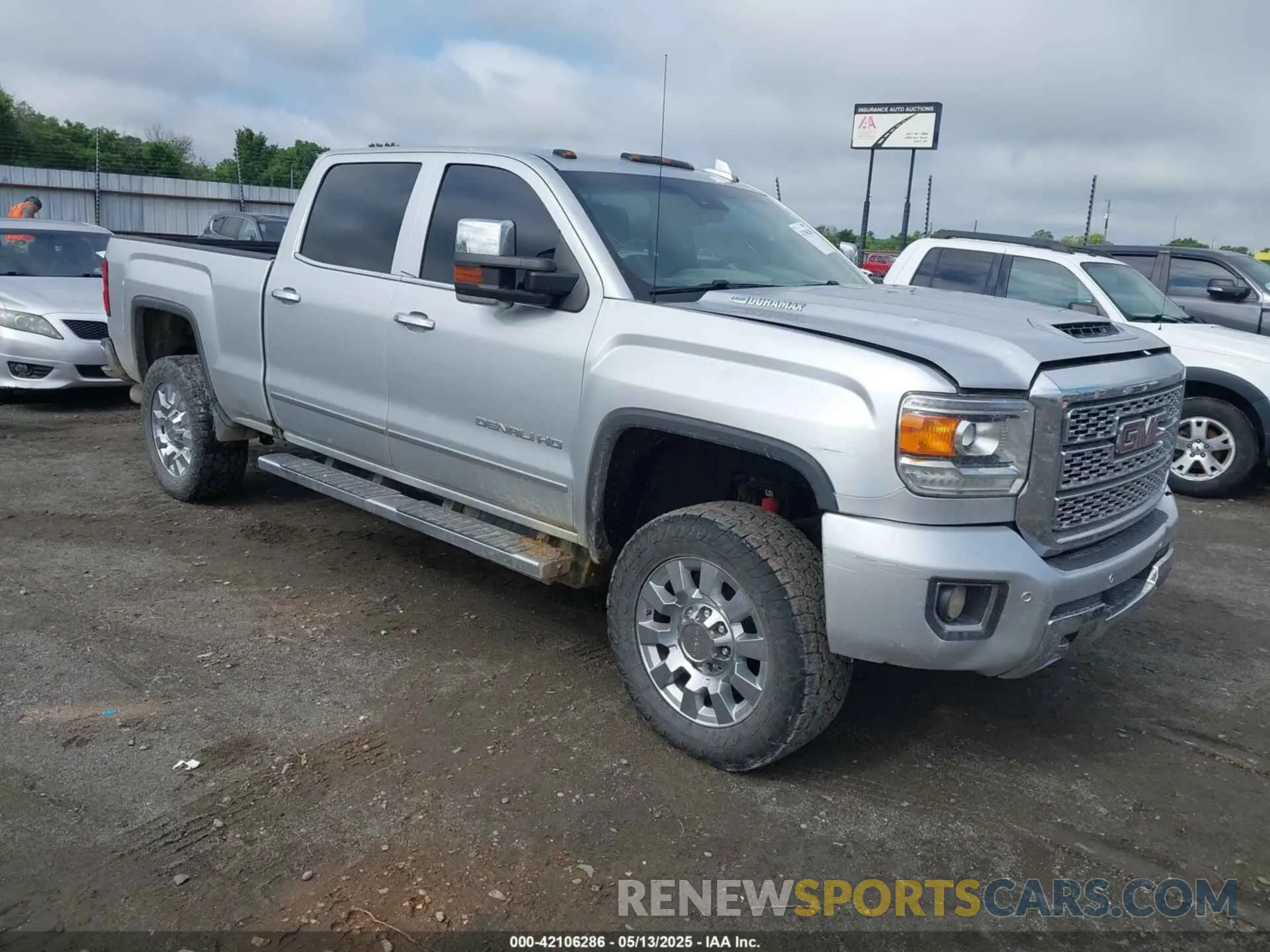 1 Photograph of a damaged car 1GT12SEY9KF226188 GMC SIERRA 2500HD 2019