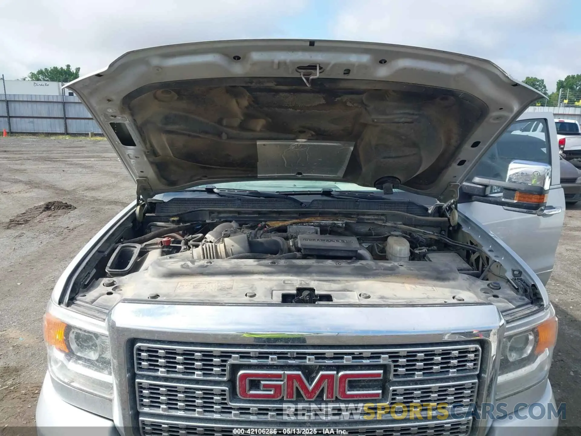 10 Photograph of a damaged car 1GT12SEY9KF226188 GMC SIERRA 2500HD 2019