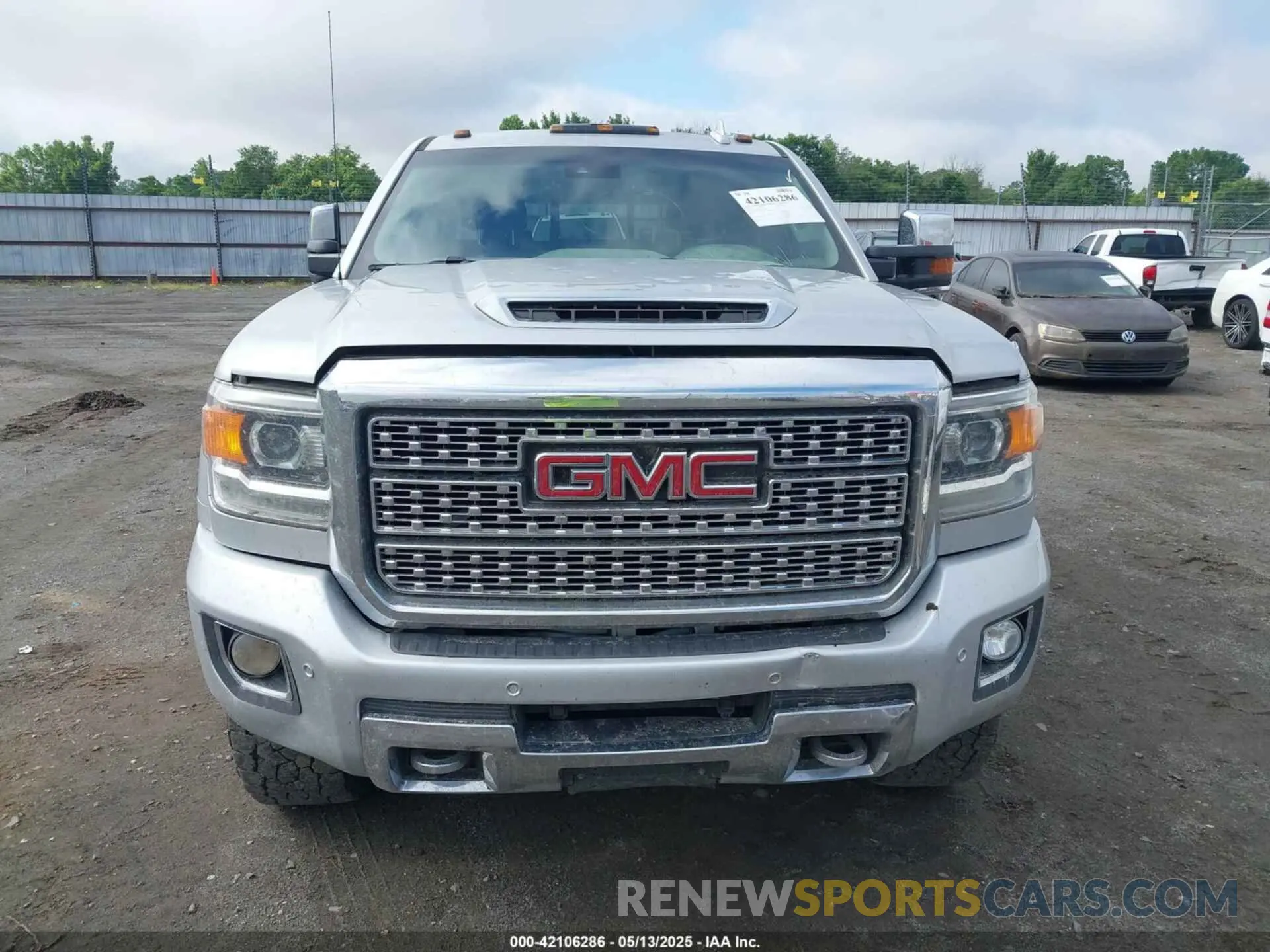 12 Photograph of a damaged car 1GT12SEY9KF226188 GMC SIERRA 2500HD 2019