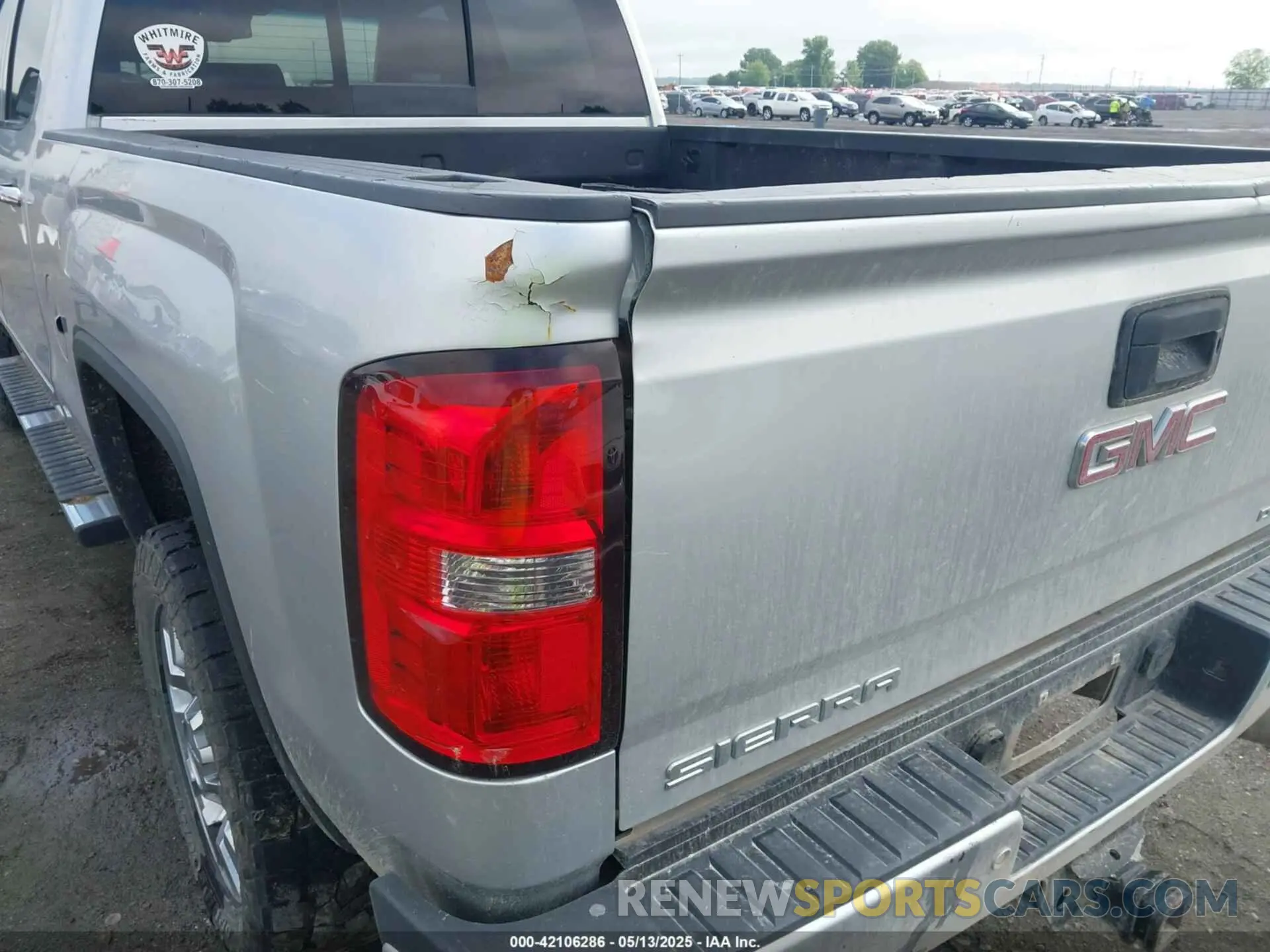 17 Photograph of a damaged car 1GT12SEY9KF226188 GMC SIERRA 2500HD 2019