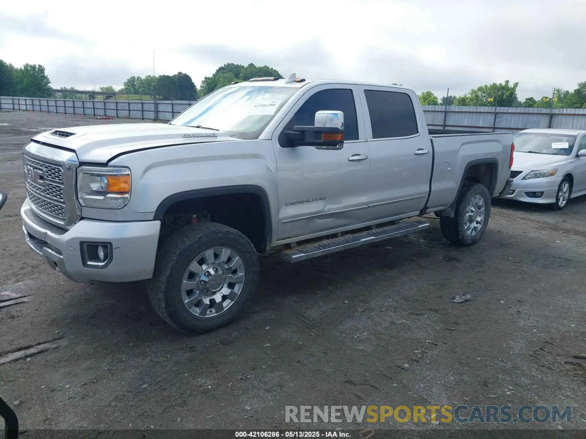 2 Photograph of a damaged car 1GT12SEY9KF226188 GMC SIERRA 2500HD 2019