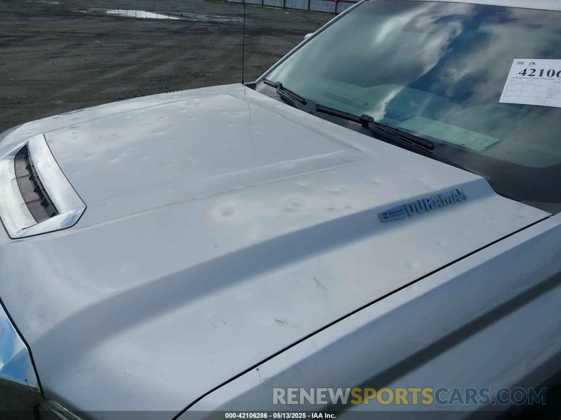 21 Photograph of a damaged car 1GT12SEY9KF226188 GMC SIERRA 2500HD 2019