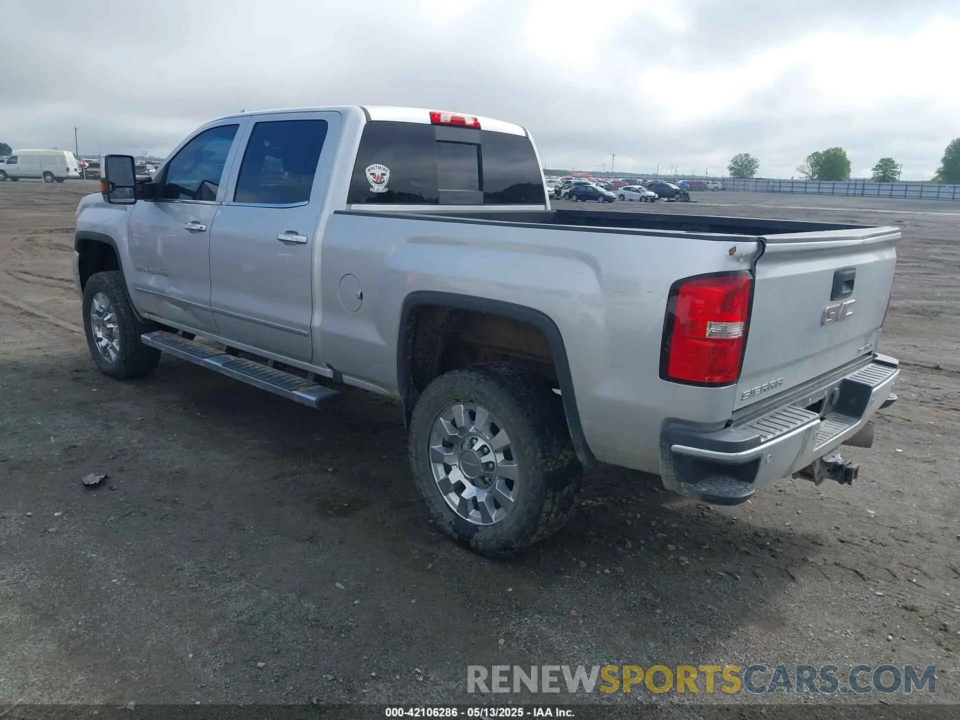 3 Photograph of a damaged car 1GT12SEY9KF226188 GMC SIERRA 2500HD 2019