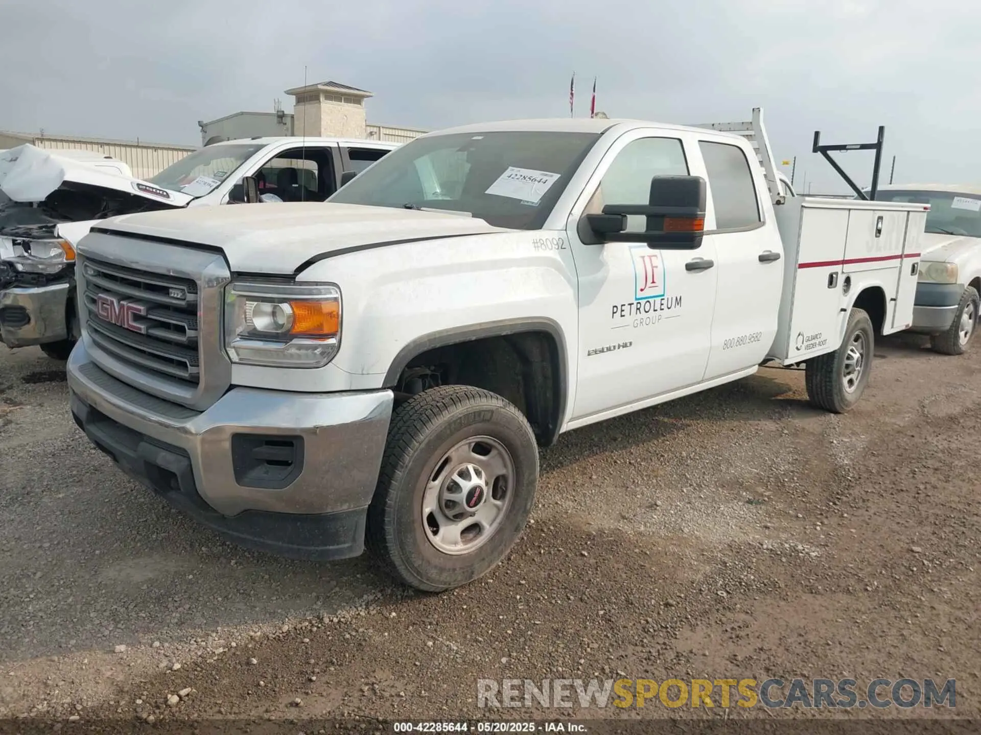2 Photograph of a damaged car 2GD21NEG9K1178100 GMC SIERRA 2500HD 2019