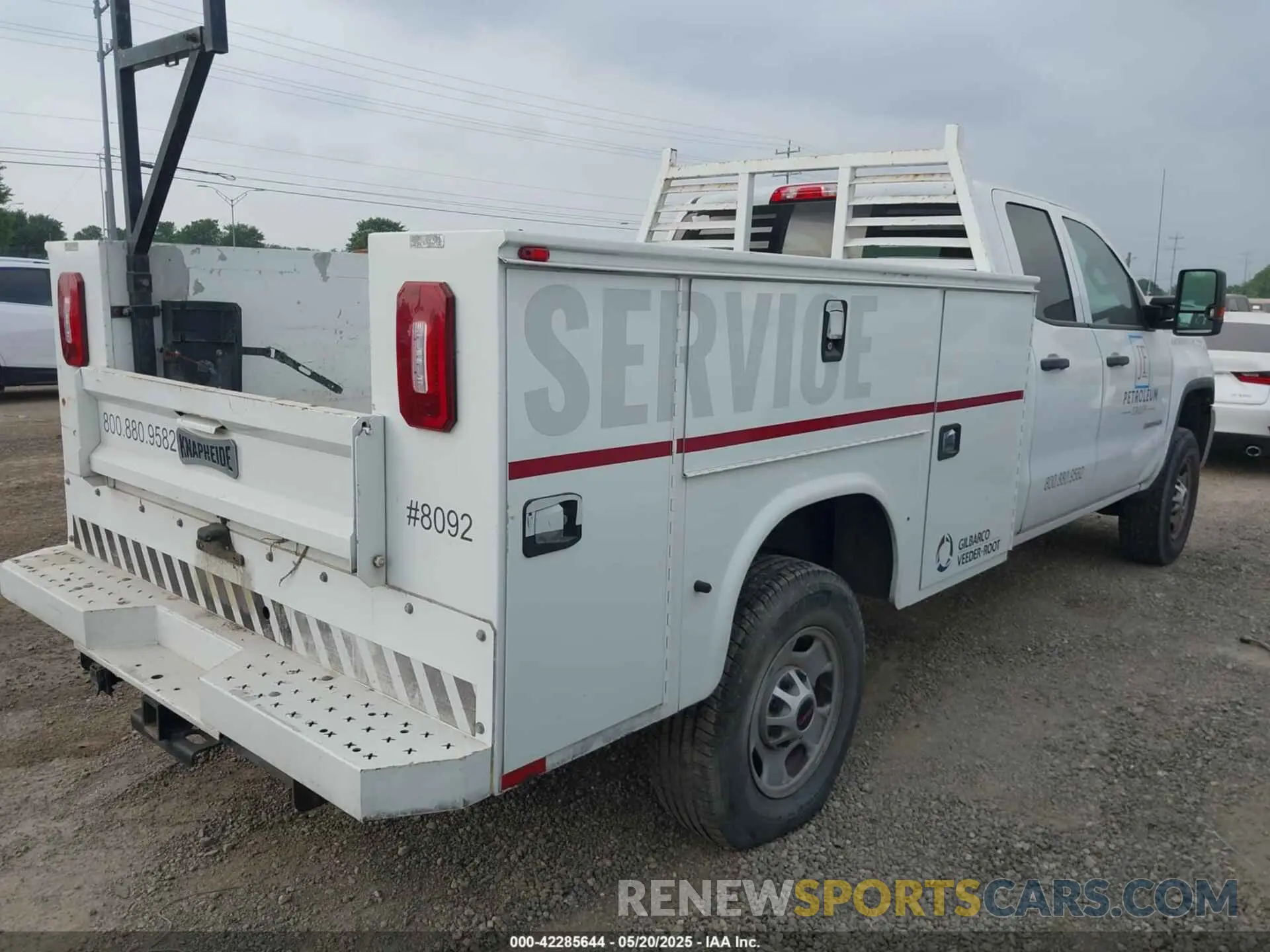 4 Photograph of a damaged car 2GD21NEG9K1178100 GMC SIERRA 2500HD 2019