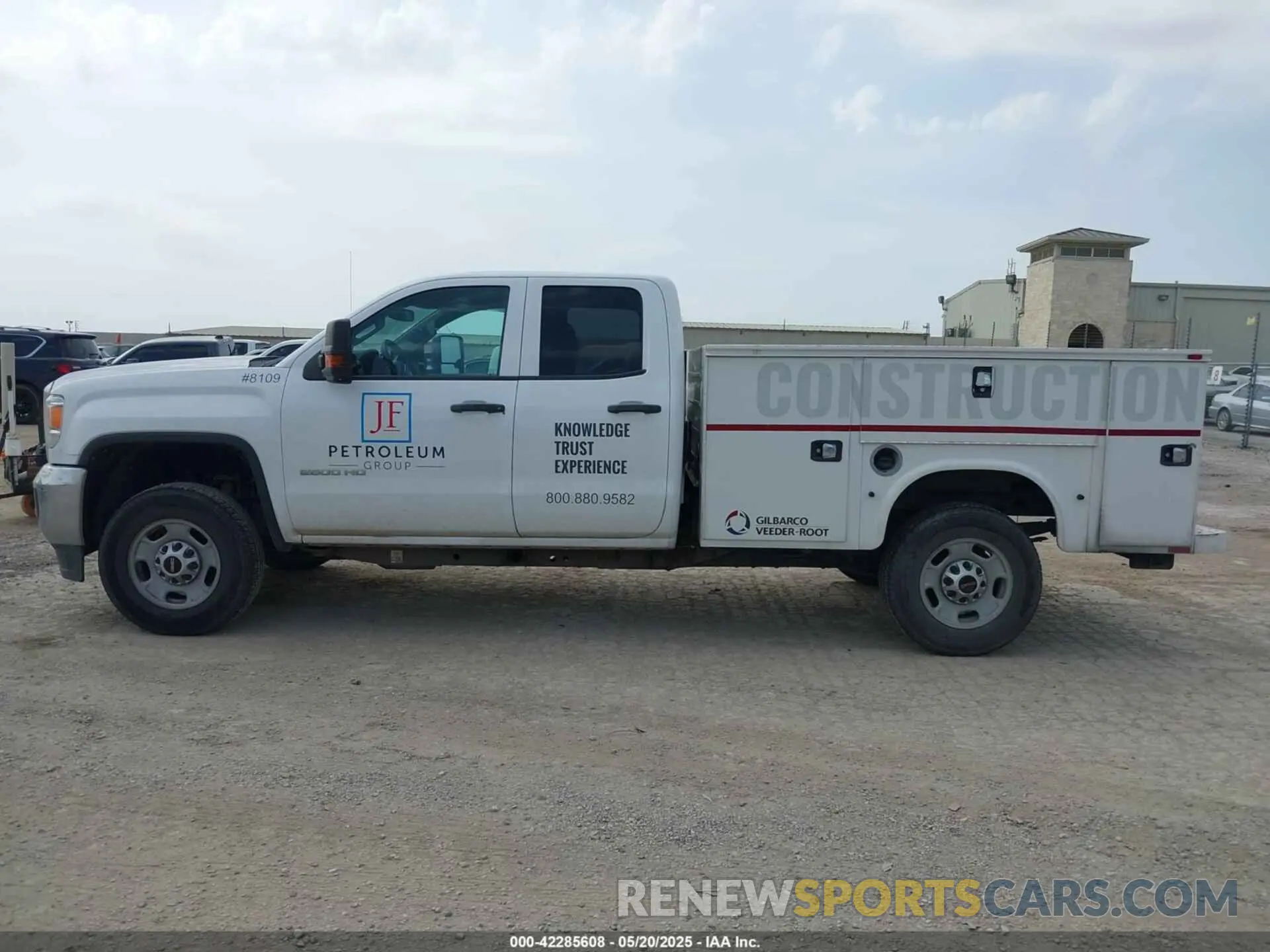 14 Photograph of a damaged car 2GD21NEG9K1198394 GMC SIERRA 2500HD 2019