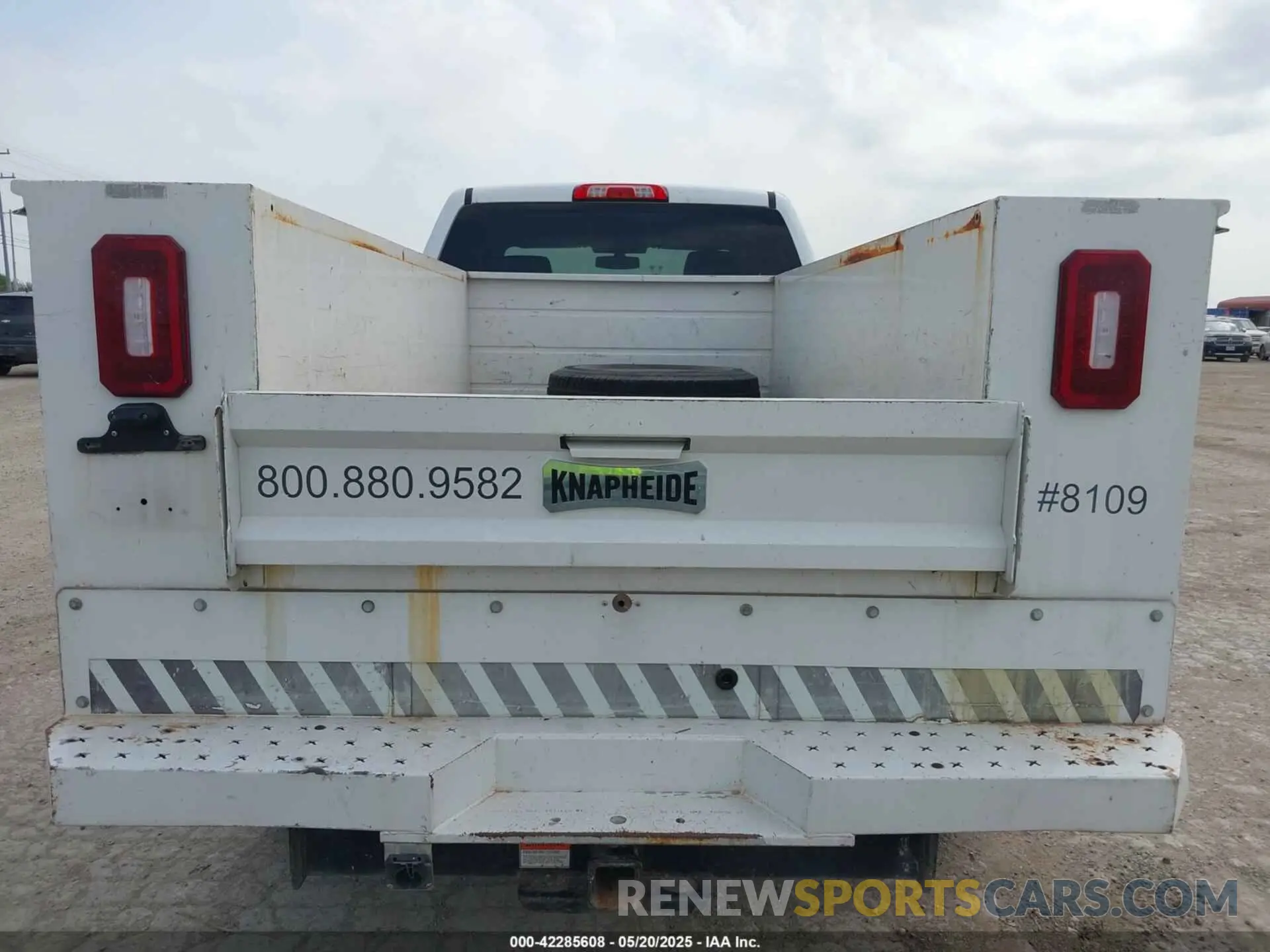 16 Photograph of a damaged car 2GD21NEG9K1198394 GMC SIERRA 2500HD 2019