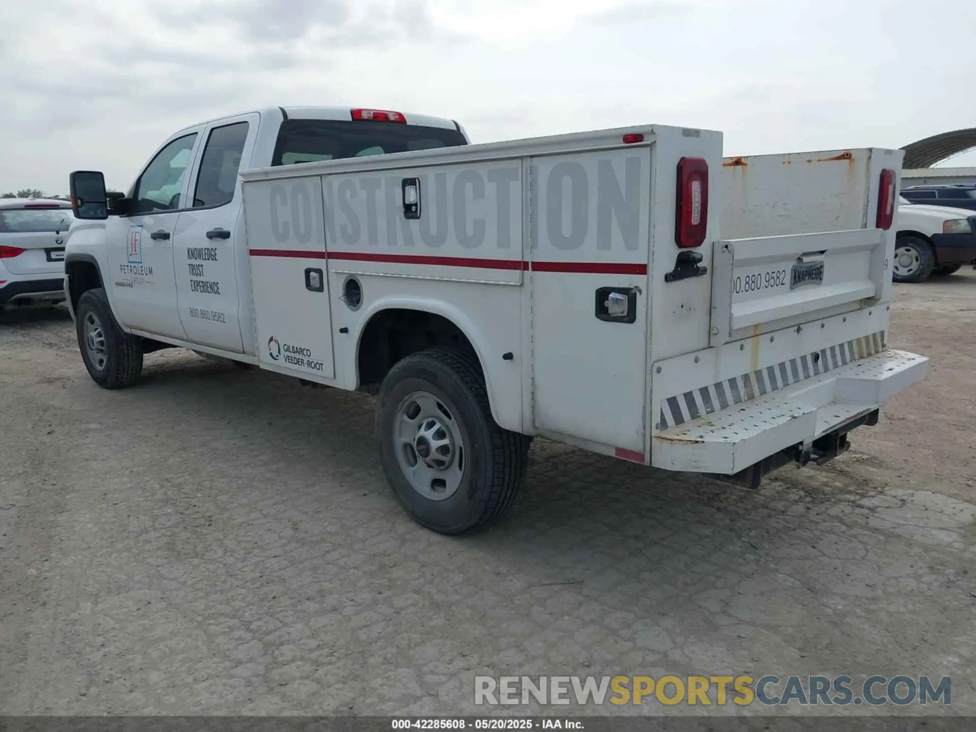 3 Photograph of a damaged car 2GD21NEG9K1198394 GMC SIERRA 2500HD 2019