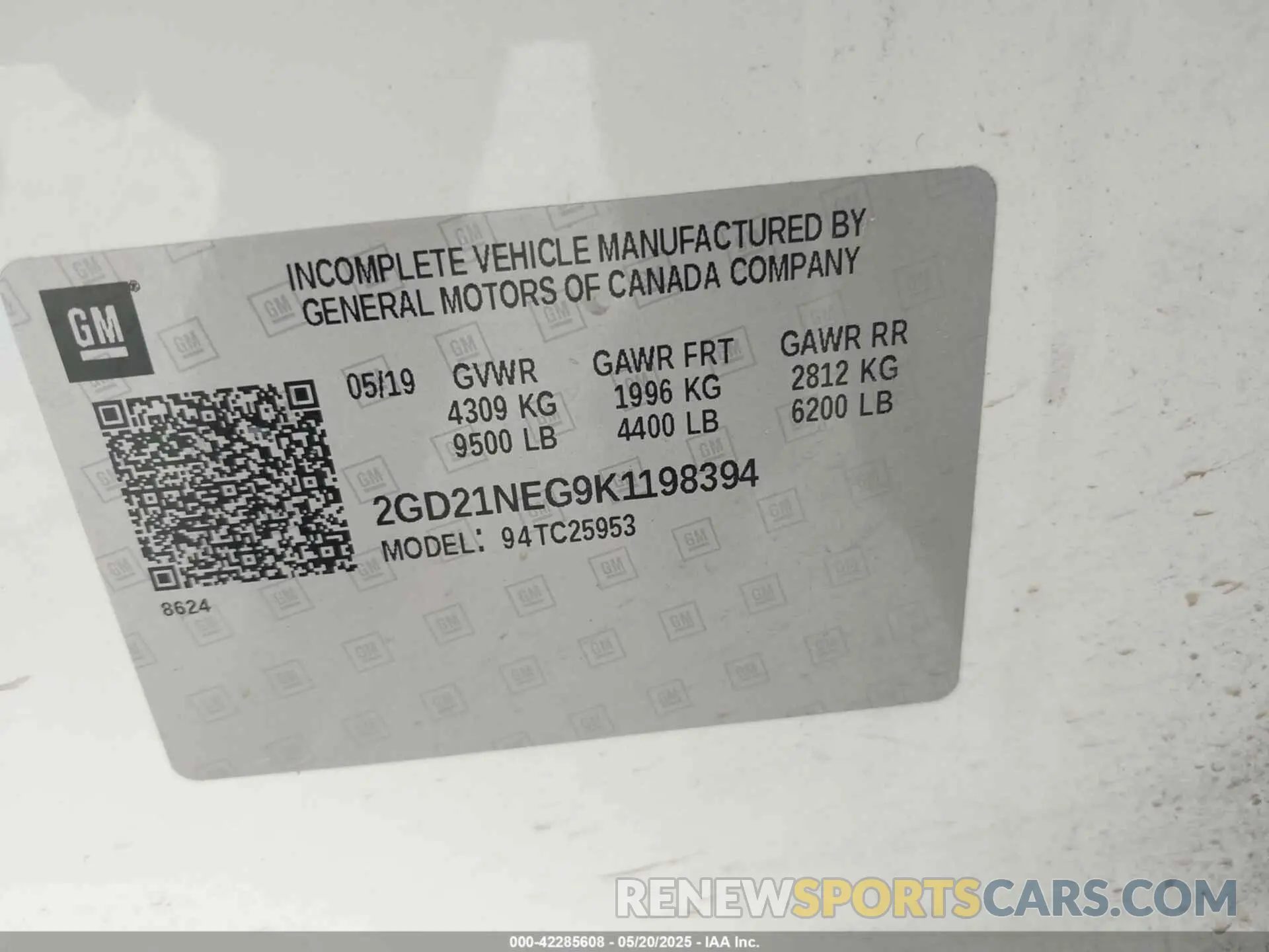 9 Photograph of a damaged car 2GD21NEG9K1198394 GMC SIERRA 2500HD 2019