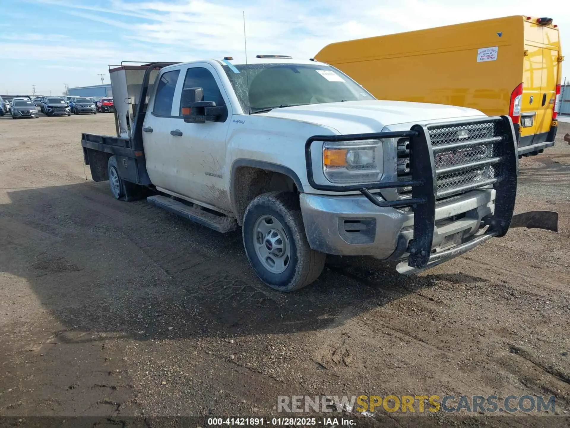 1 Photograph of a damaged car 2GT22NEG8K1134087 GMC SIERRA 2500HD 2019