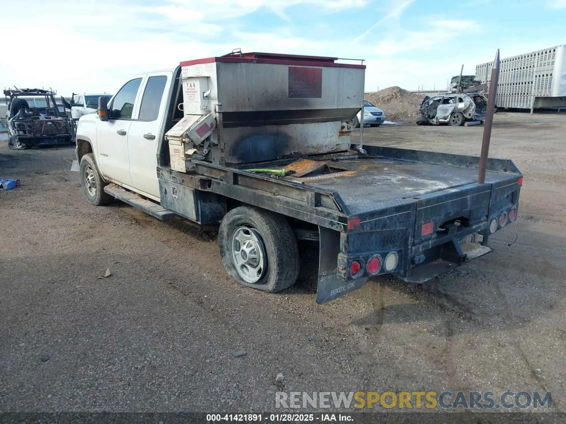 3 Photograph of a damaged car 2GT22NEG8K1134087 GMC SIERRA 2500HD 2019