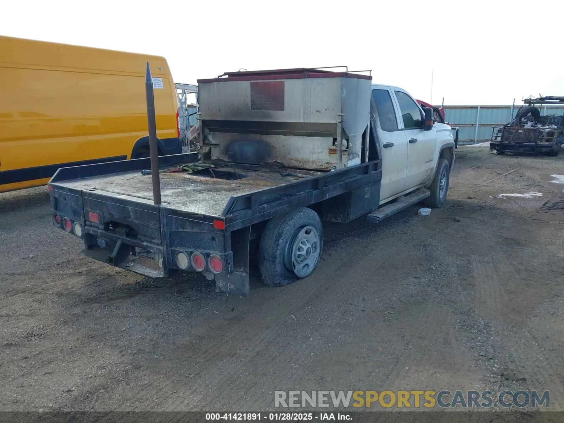 4 Photograph of a damaged car 2GT22NEG8K1134087 GMC SIERRA 2500HD 2019