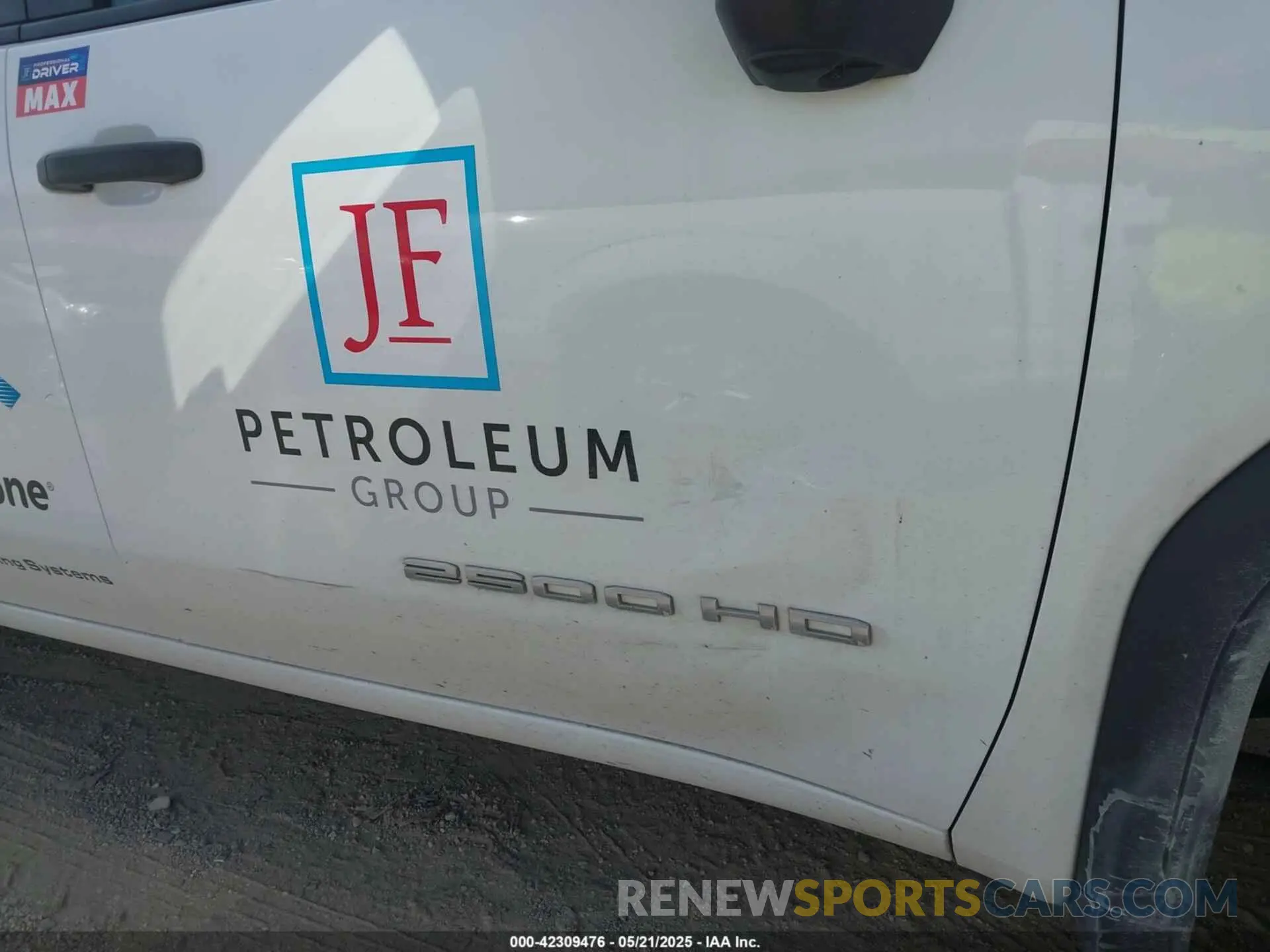 11 Photograph of a damaged car 1GD58LE71LF315392 GMC SIERRA 2500HD 2020