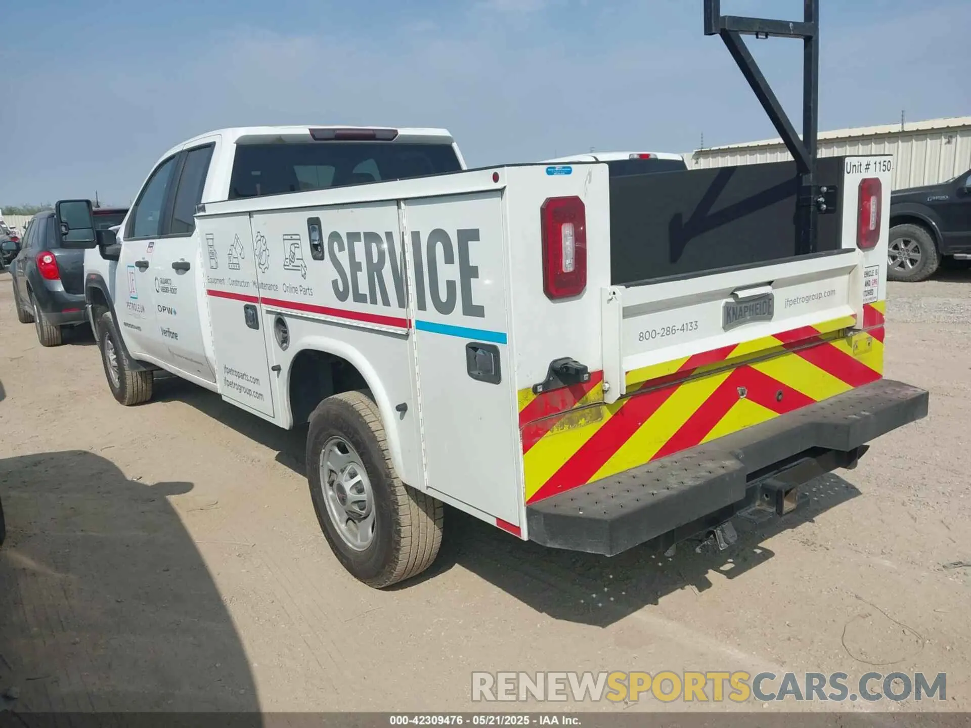 3 Photograph of a damaged car 1GD58LE71LF315392 GMC SIERRA 2500HD 2020